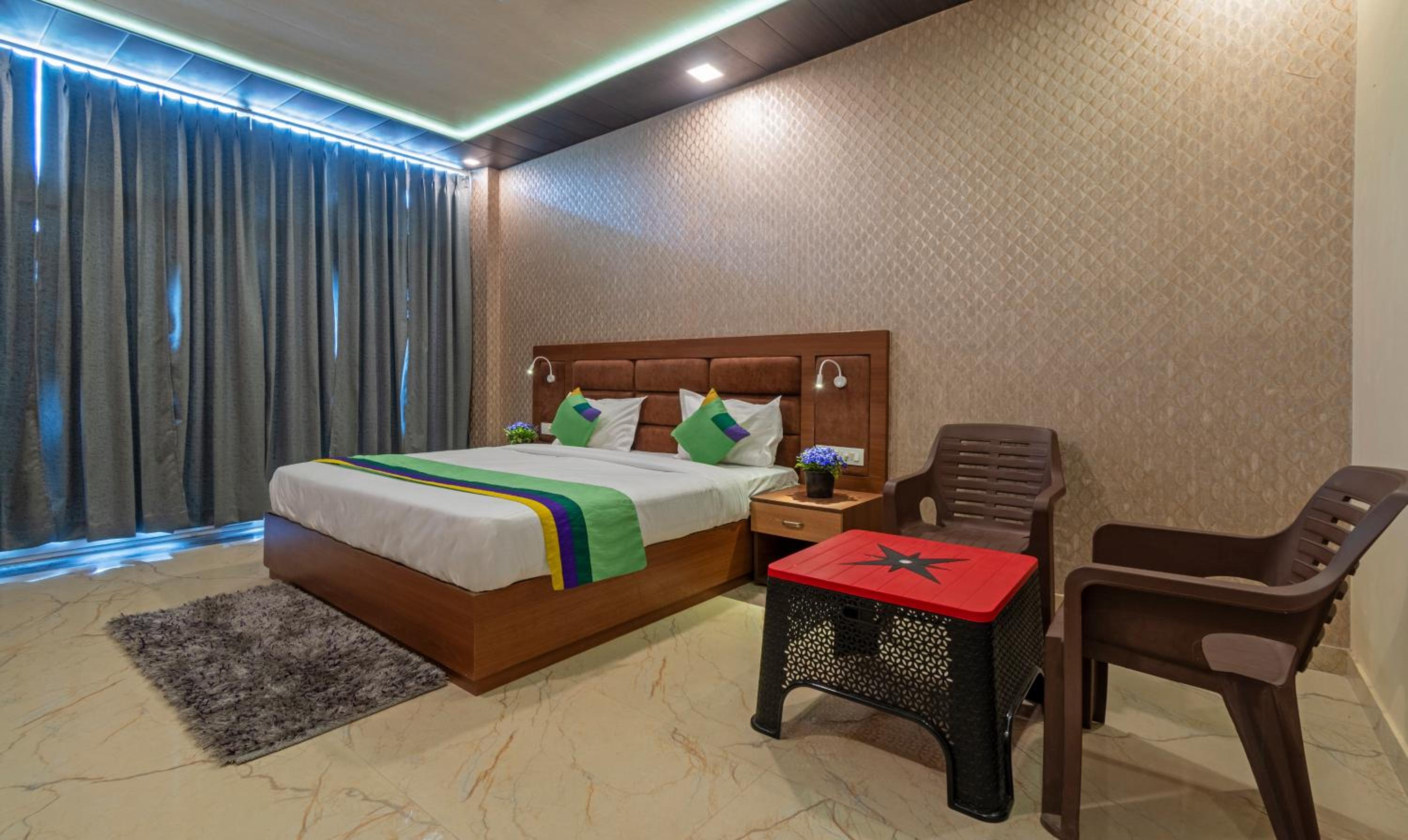 Premium Room Wtih Working Desk & Wifi