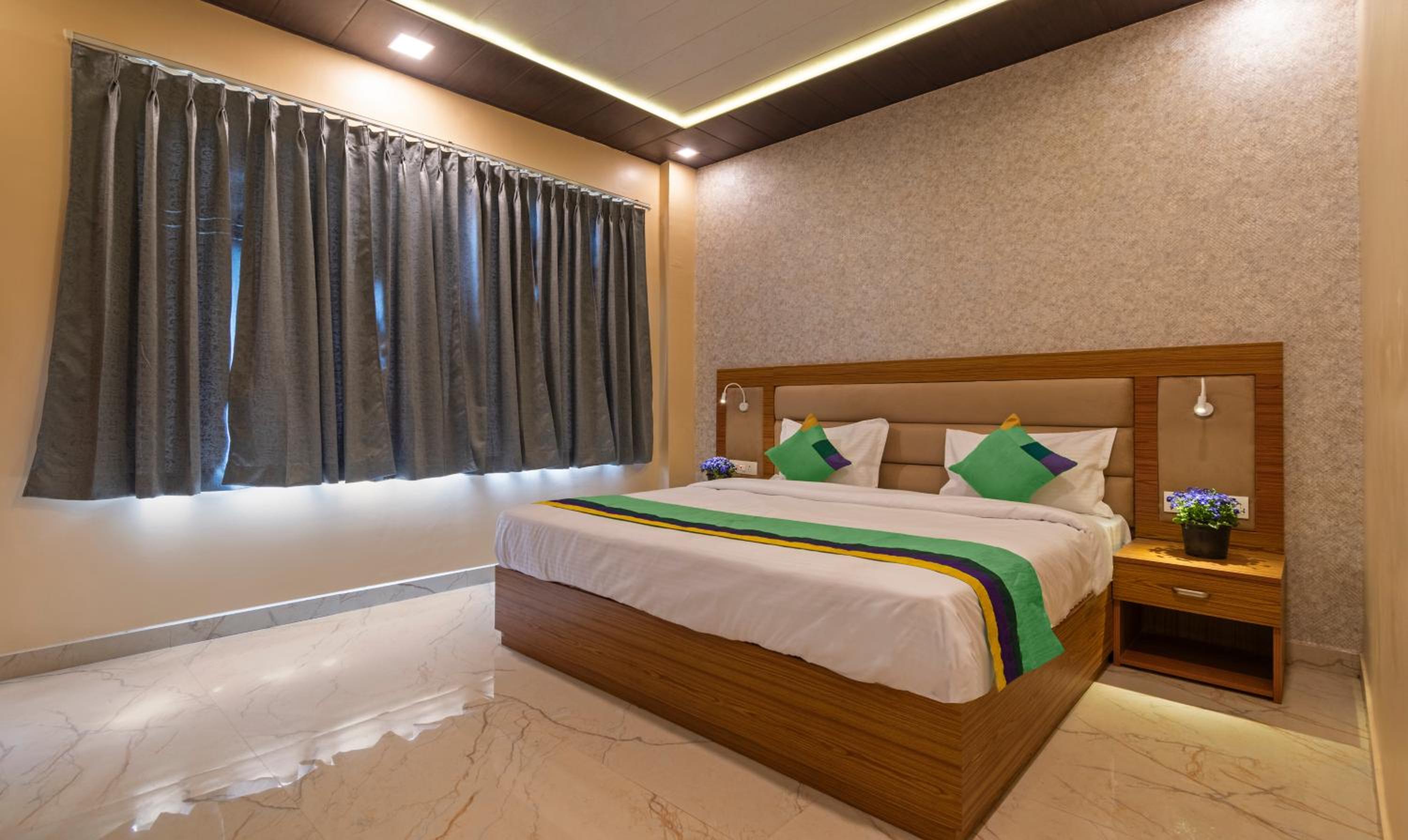 Deluxe Room With Working Desk & Wifi