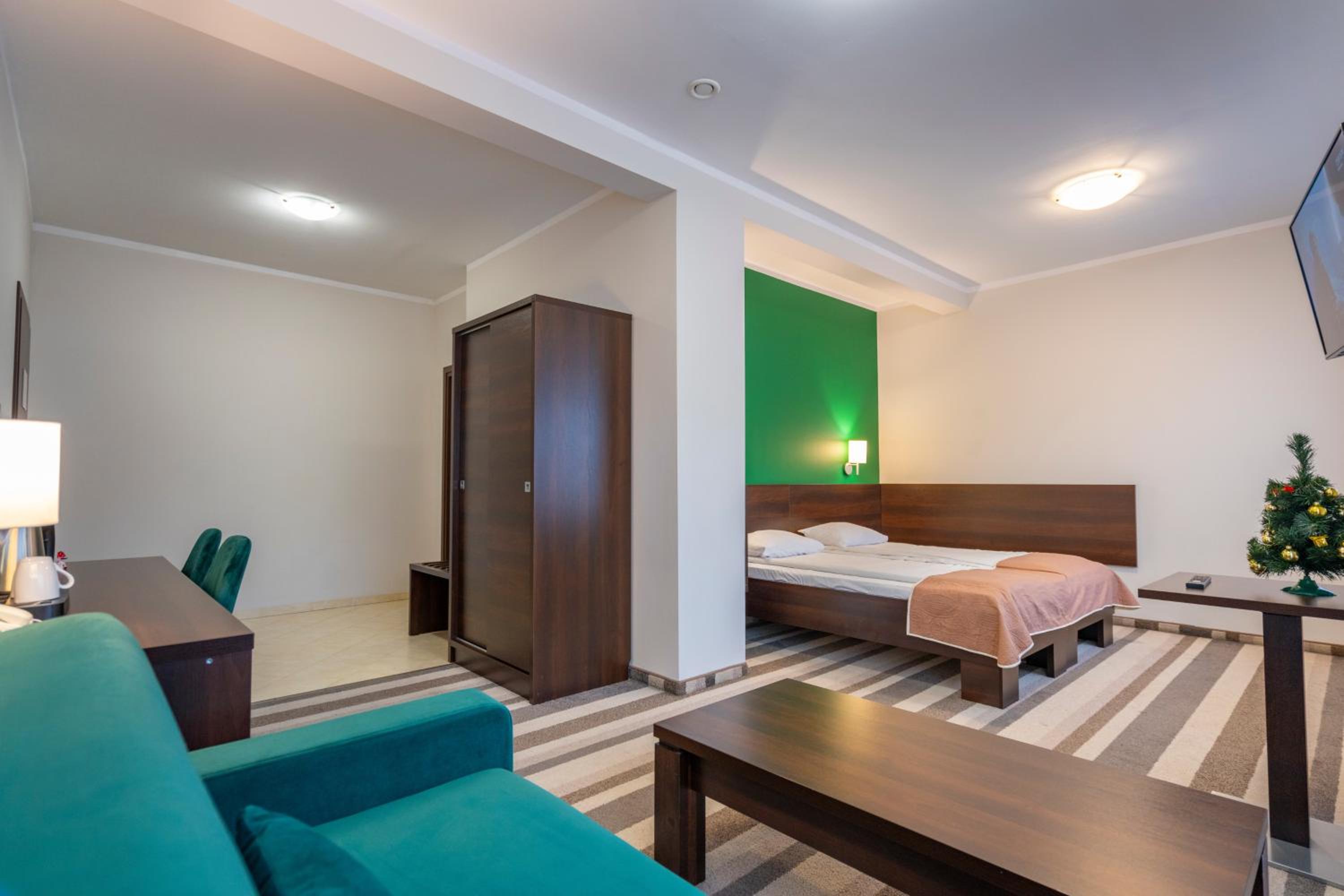 Deluxe Family Room (2 Adults + 1 Child) photo 2