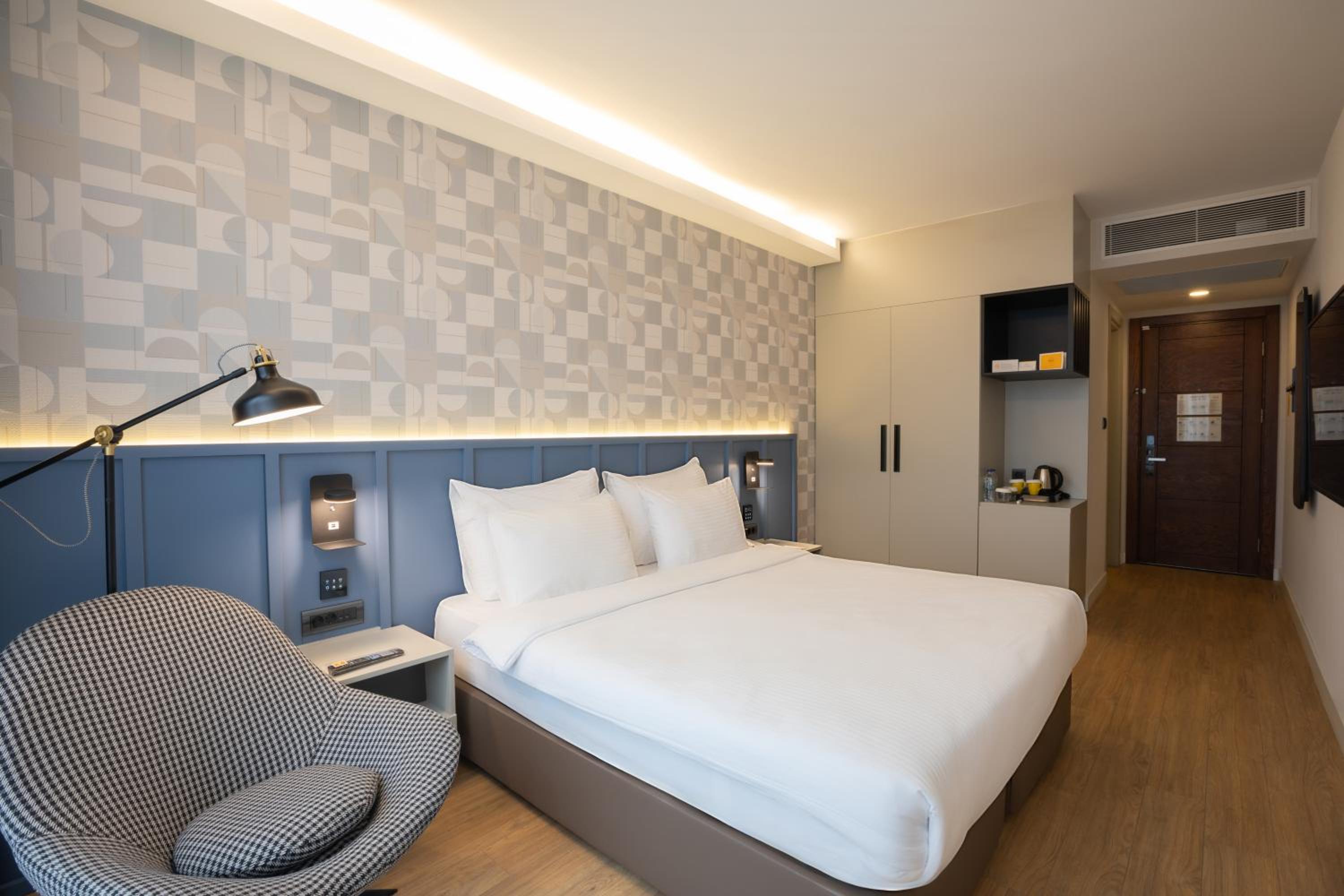 Deluxe King Room photo 1
