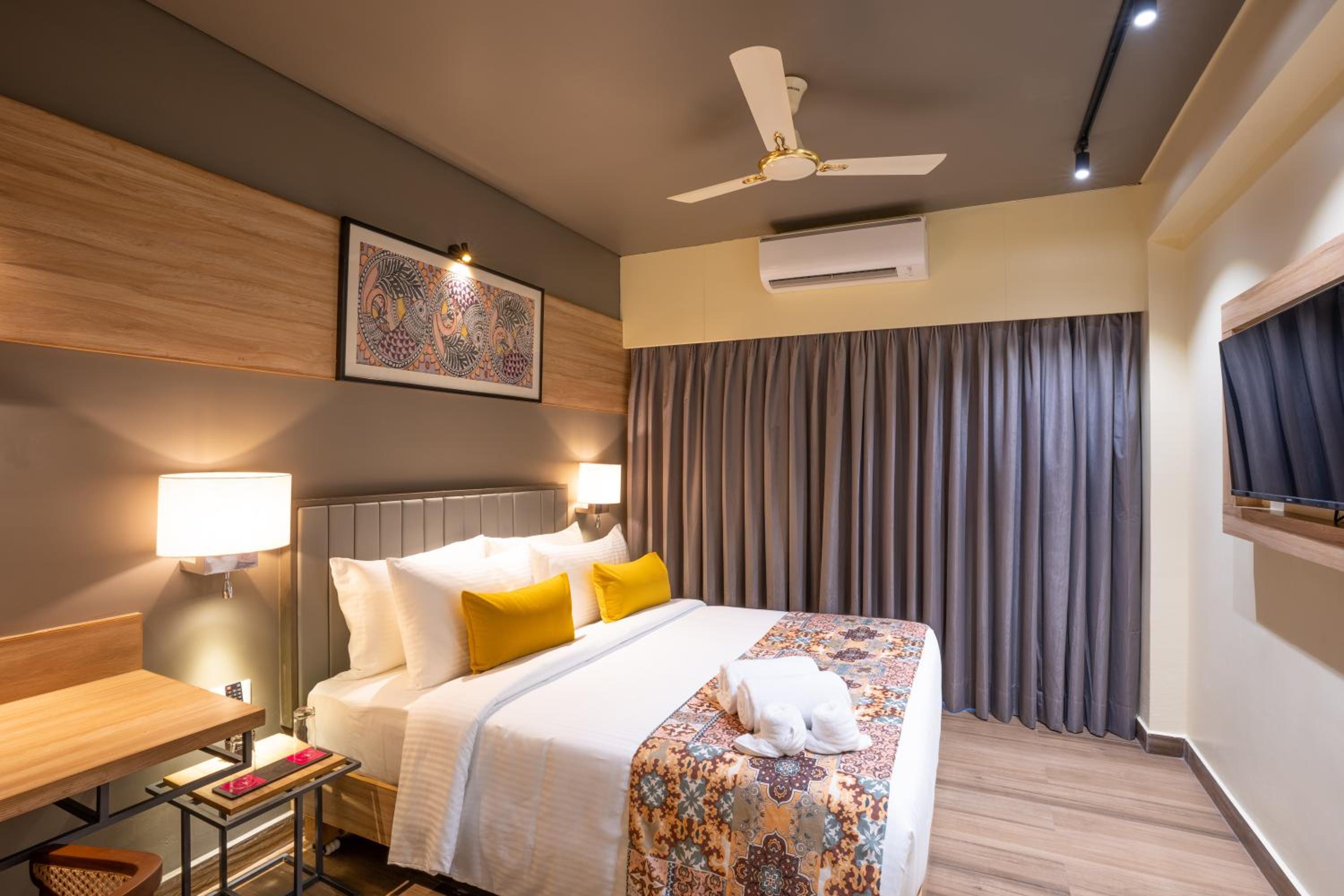 Deluxe Double with Balcony Partial Sea View - Enjoy Complimentary Hi-Tea - Photo 1