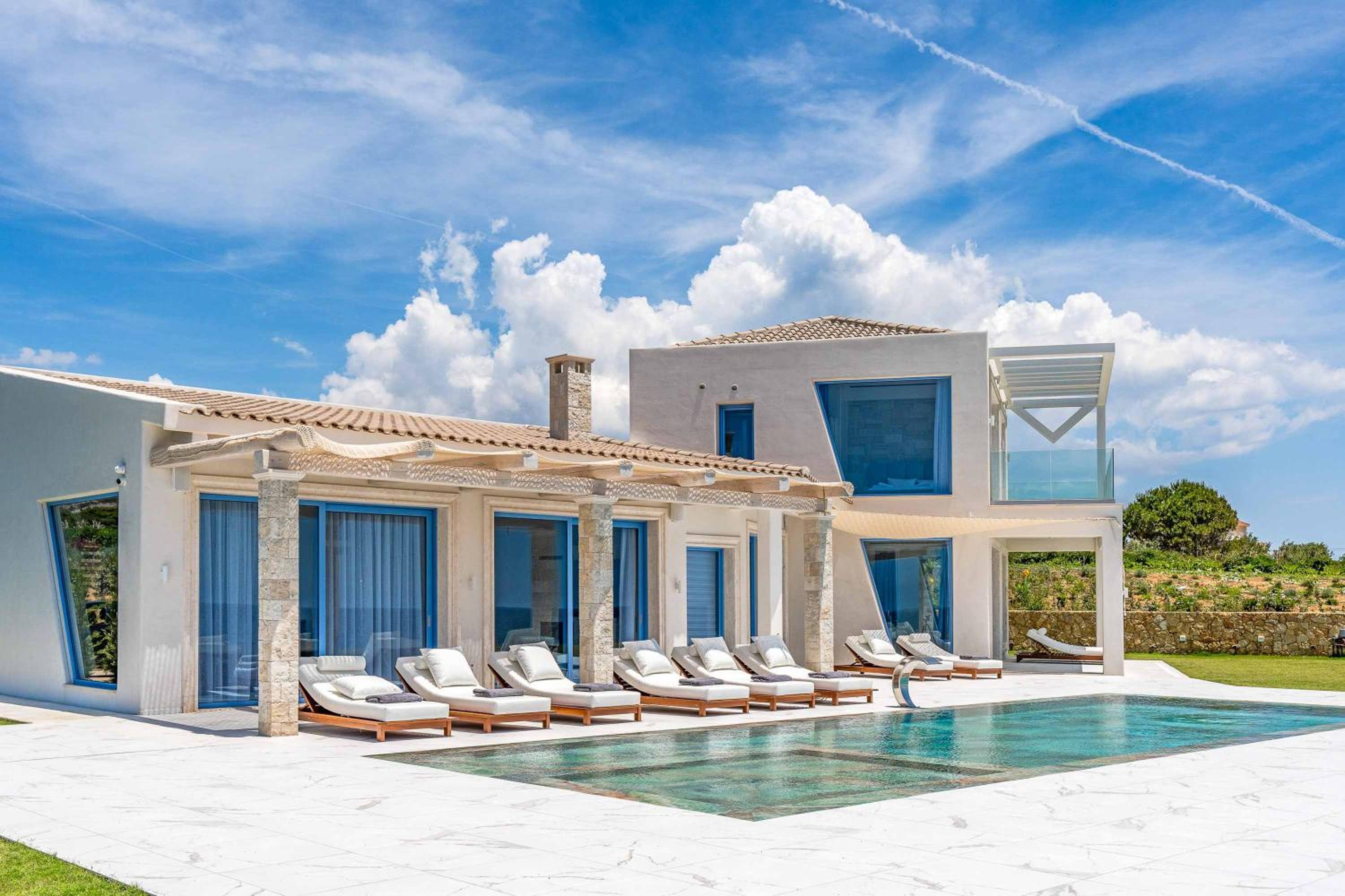 Six-Bedroom Villa  photo 2