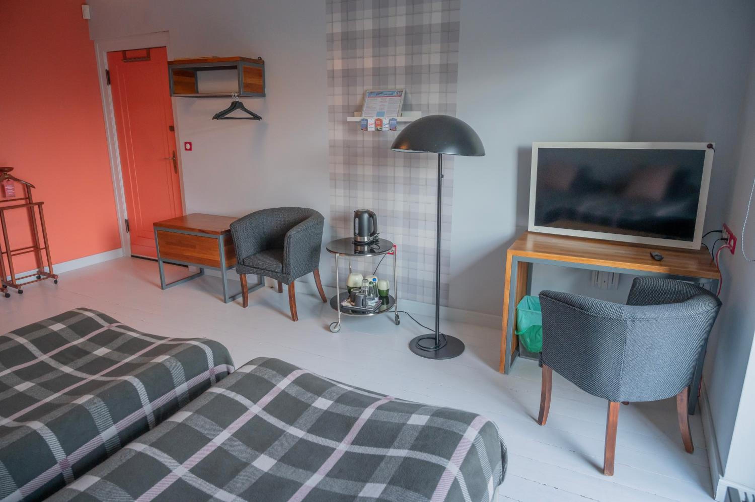 Twin Room - Photo 3
