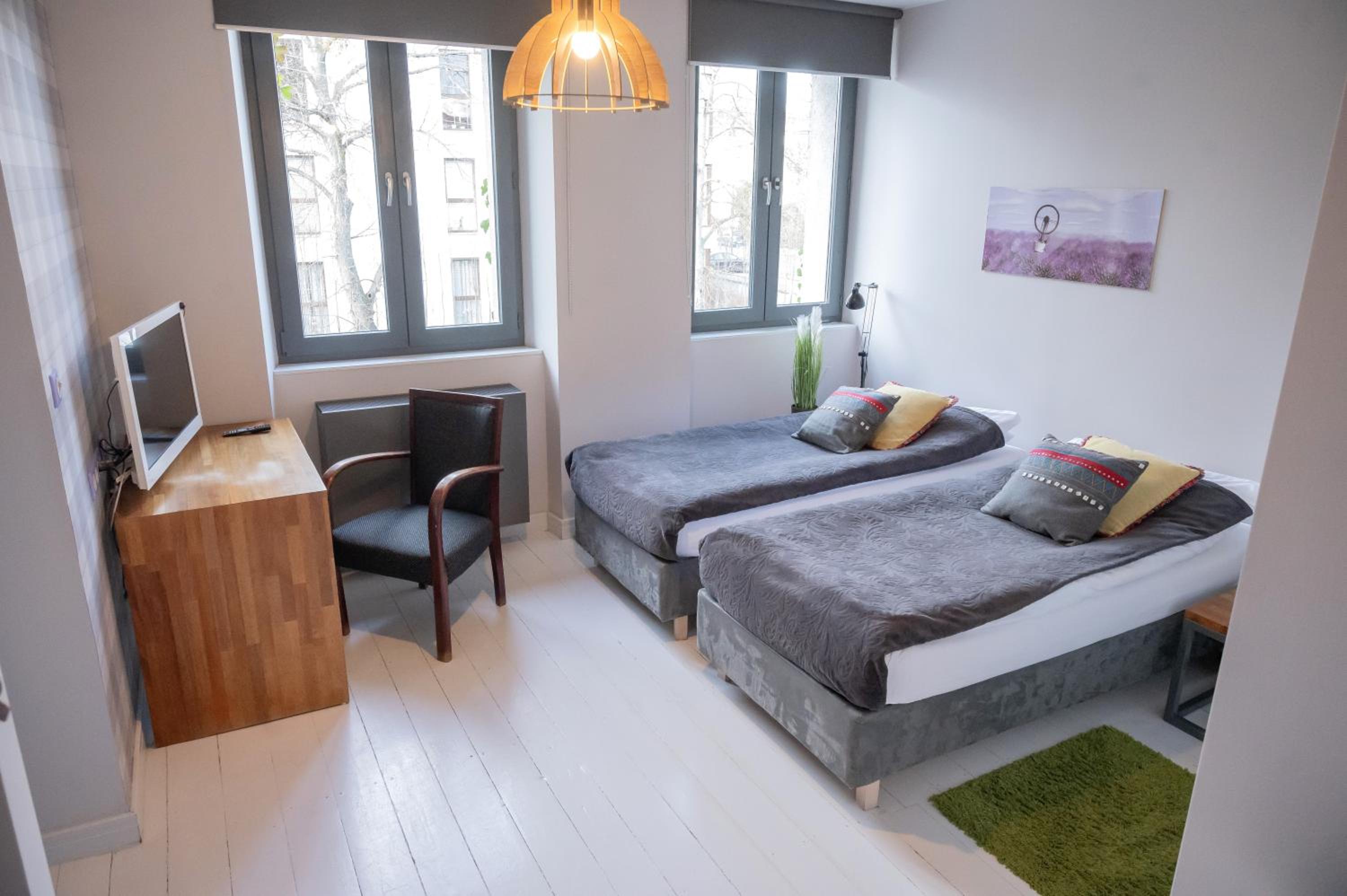 Twin Room - Photo 16