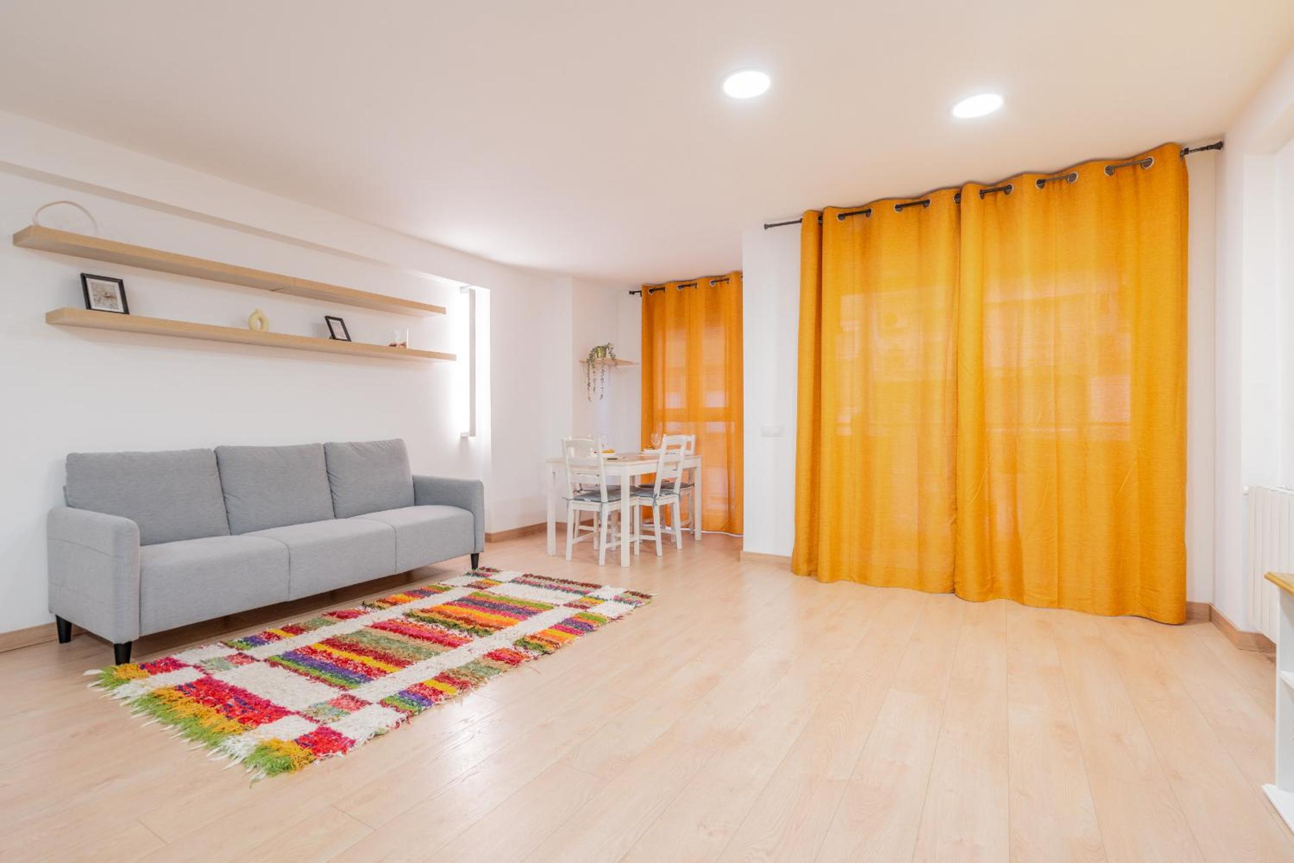 Apartamento con Balcón