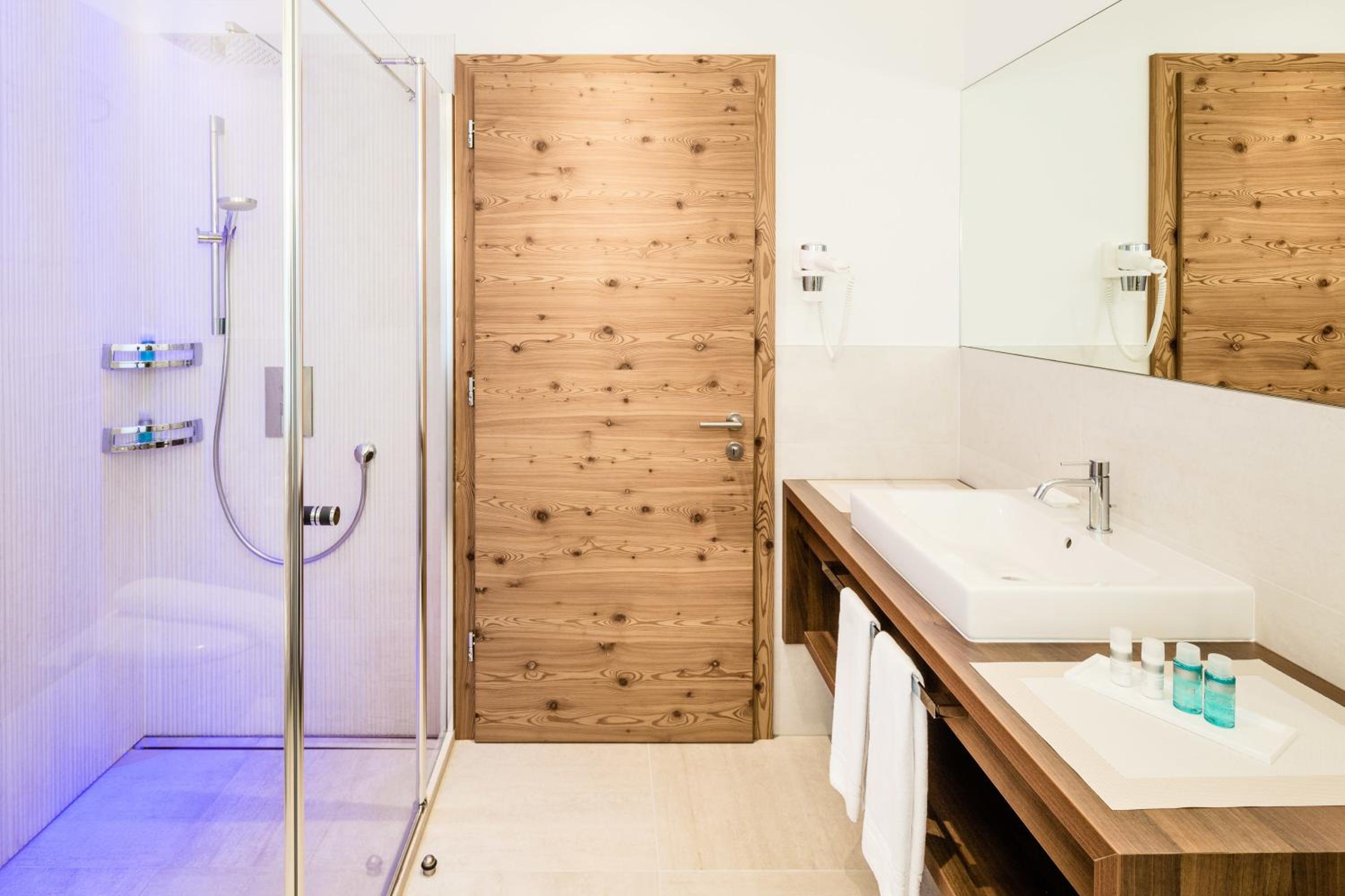 Deluxe Double or Twin Room with Balcony photo 3