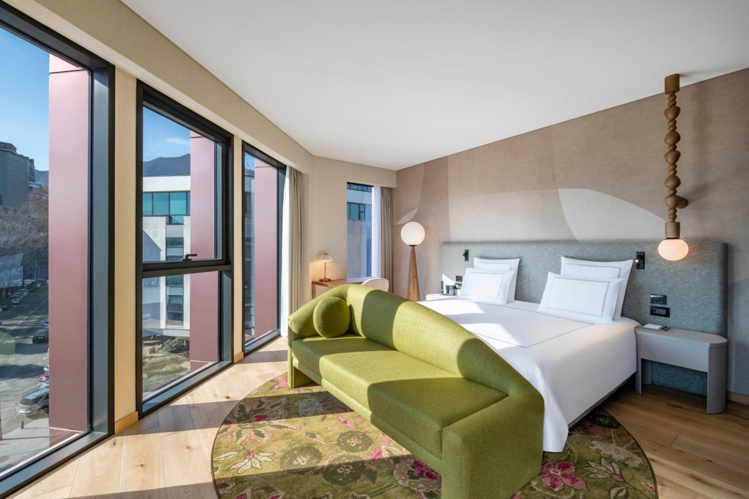 Swiss Deluxe King Room - Photo 8