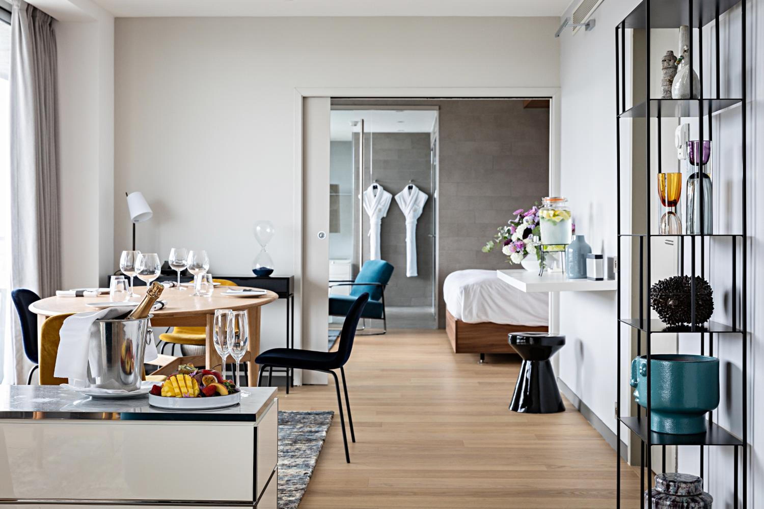 PENTHOUSE EIFFEL with One King Bed and View - Top floor