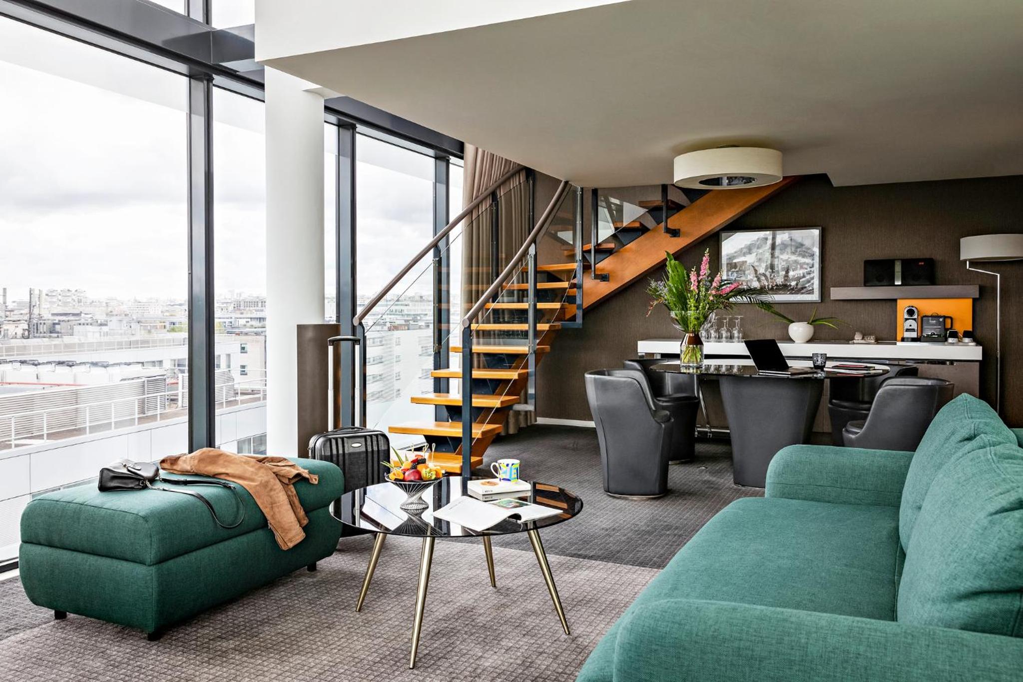 Presidential Suite with Two King Beds and One Double Sofa Bed - High Floor/Paris View thumbnail 5