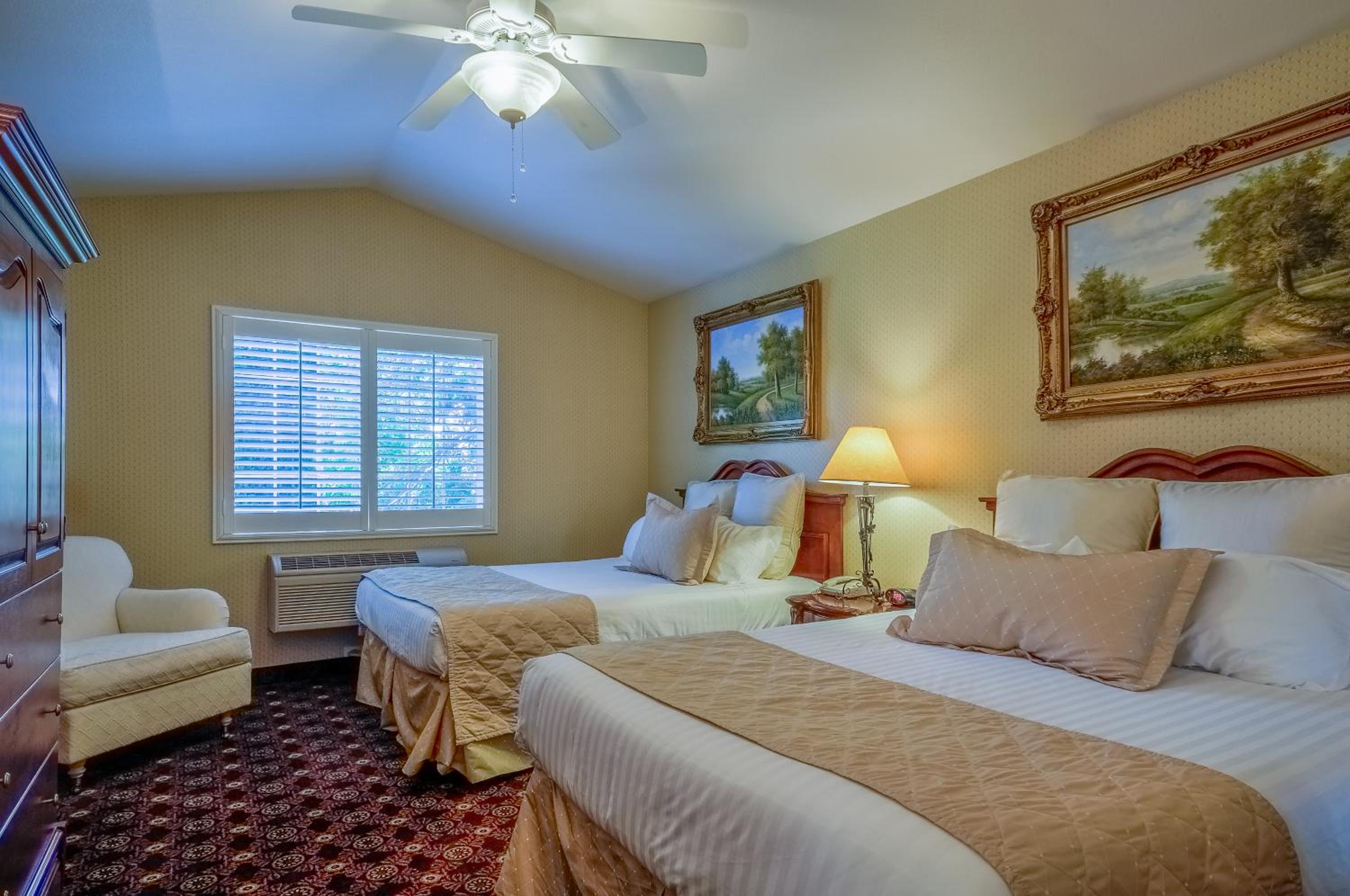 Standard Queen Room photo 3