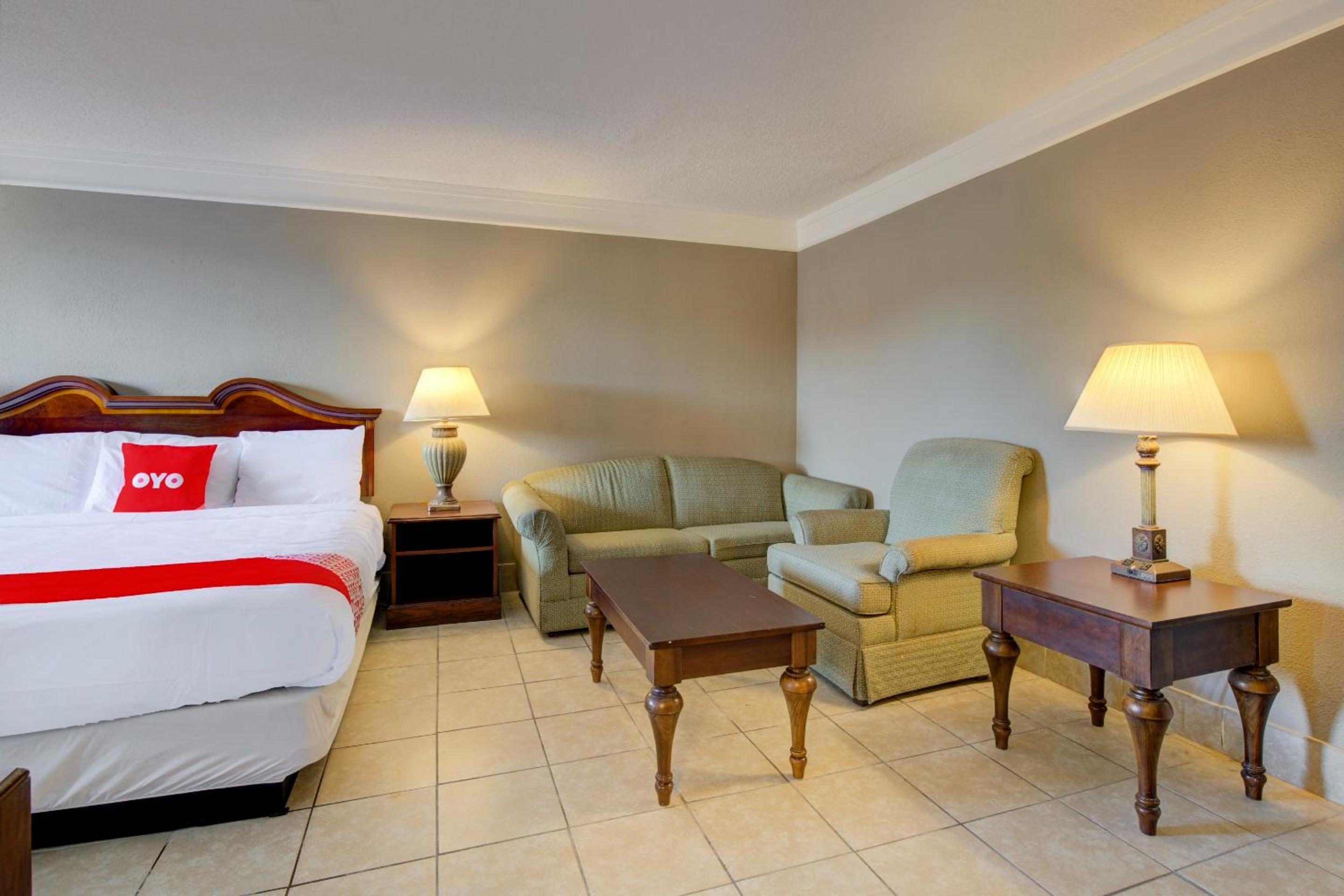 Premium King Bed - Photo 4