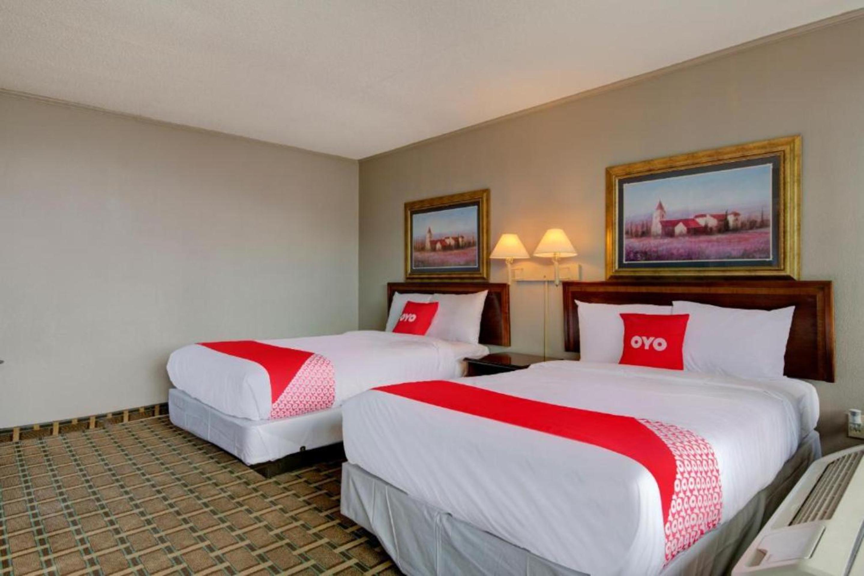 2 Queen Beds - Photo 8