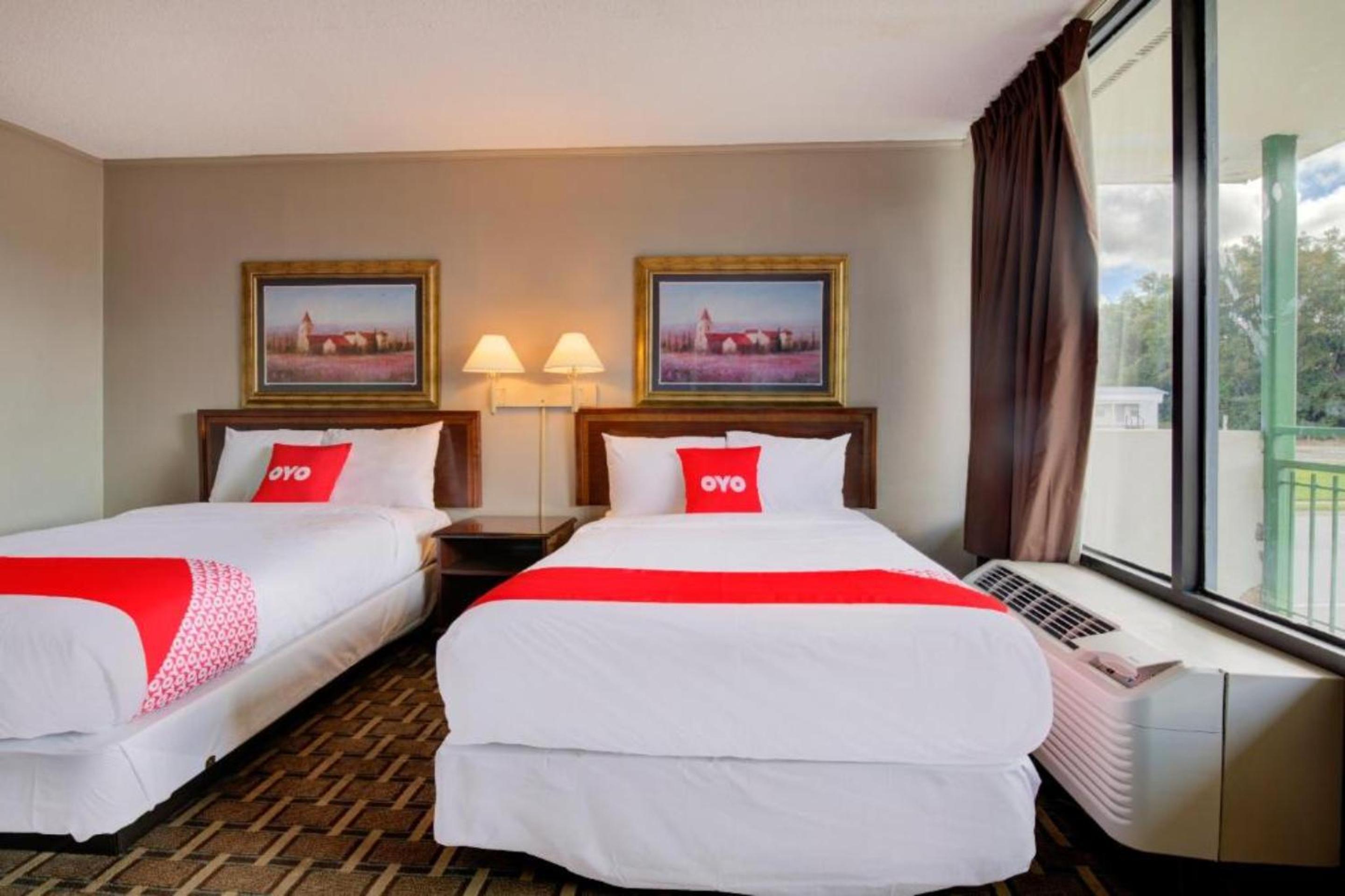 2 Queen Beds - Photo 1