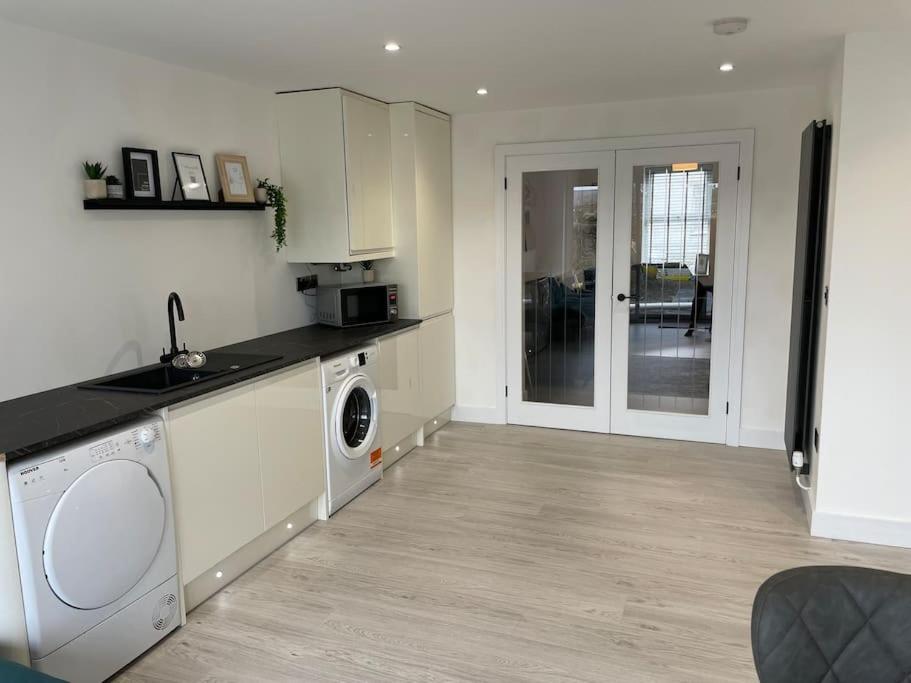 Three-Bedroom House photo 3