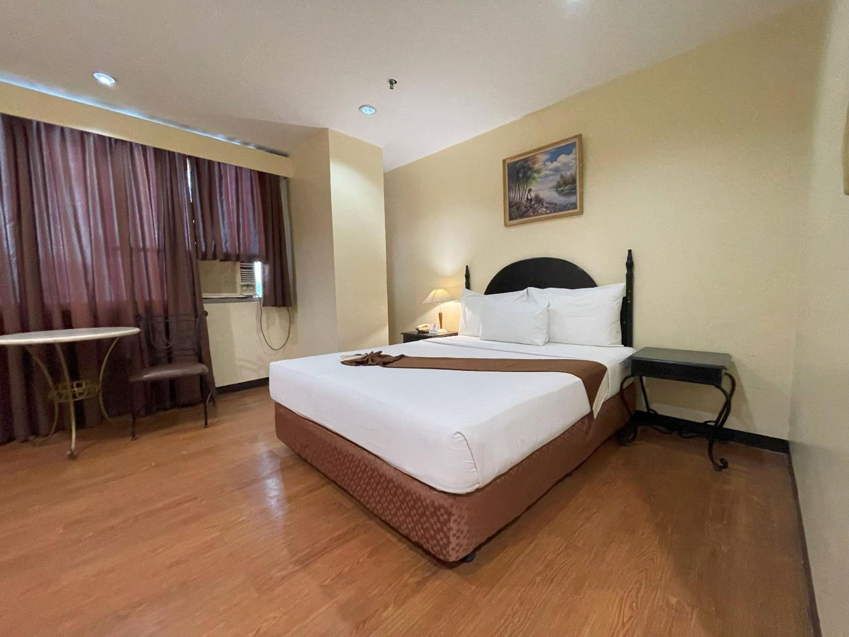 Deluxe Queen Room - Photo 3