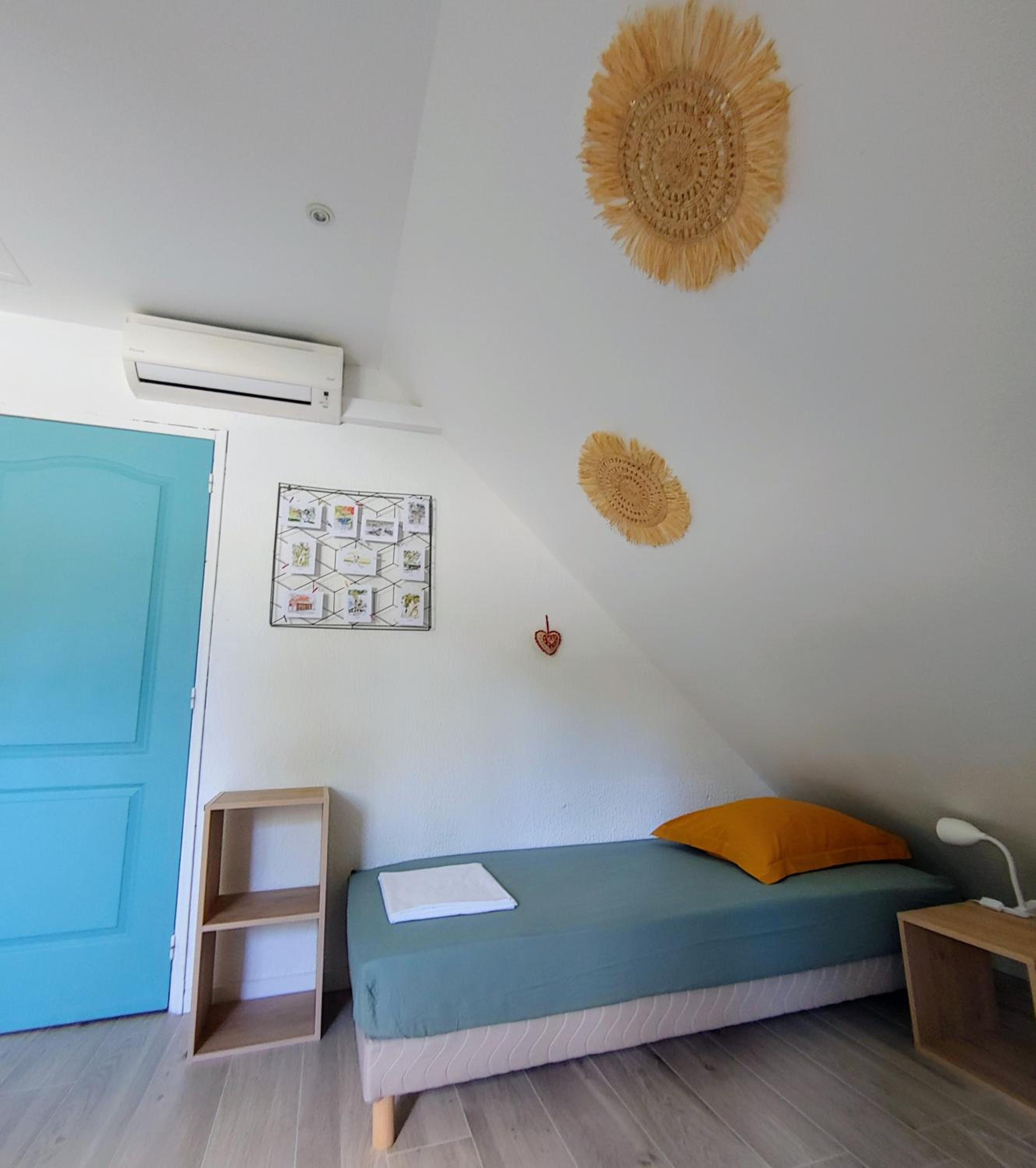 Bed in 4-Bed Mixed Dormitory Room photo 3