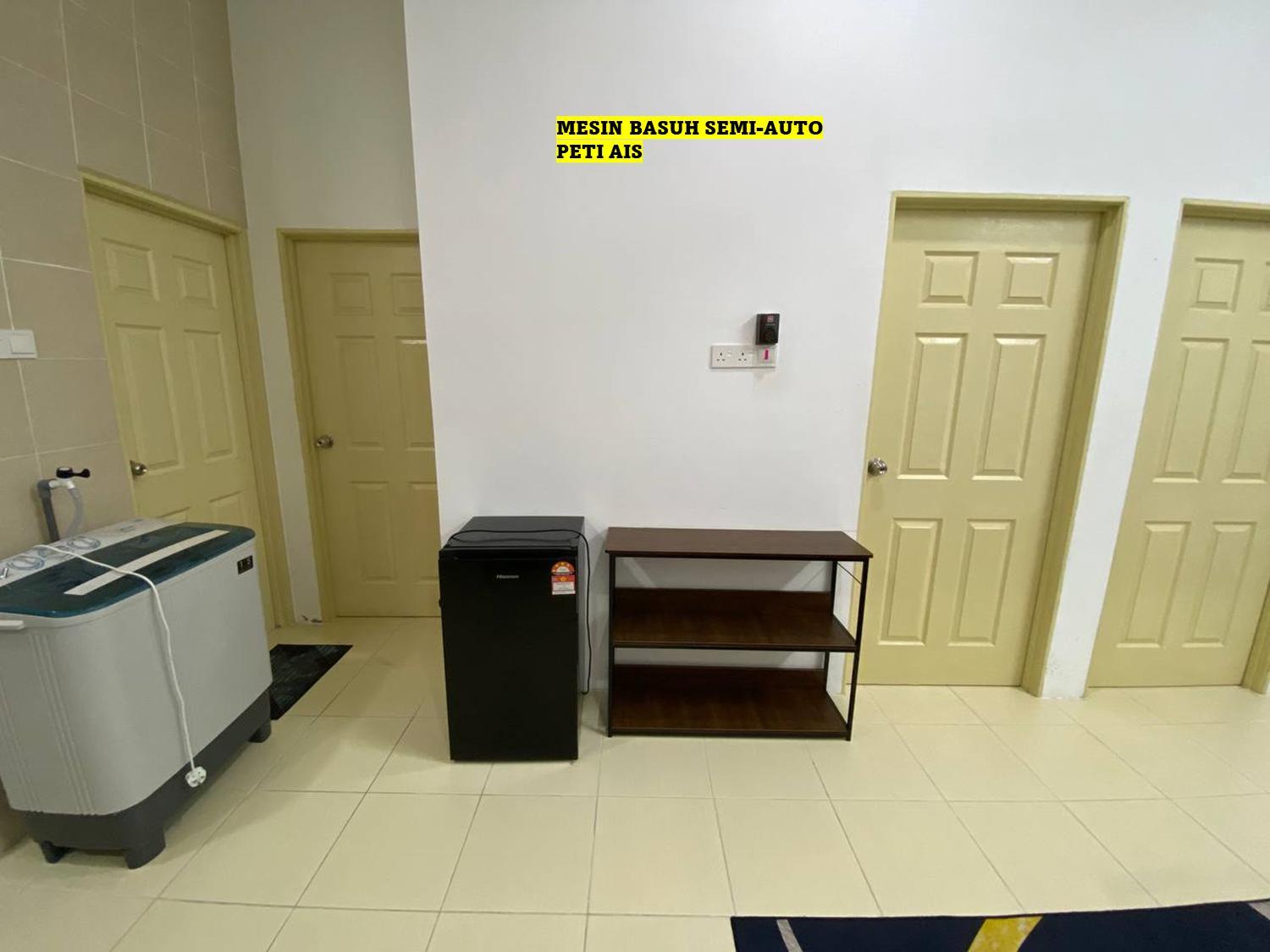 Three-Bedroom House photo 2