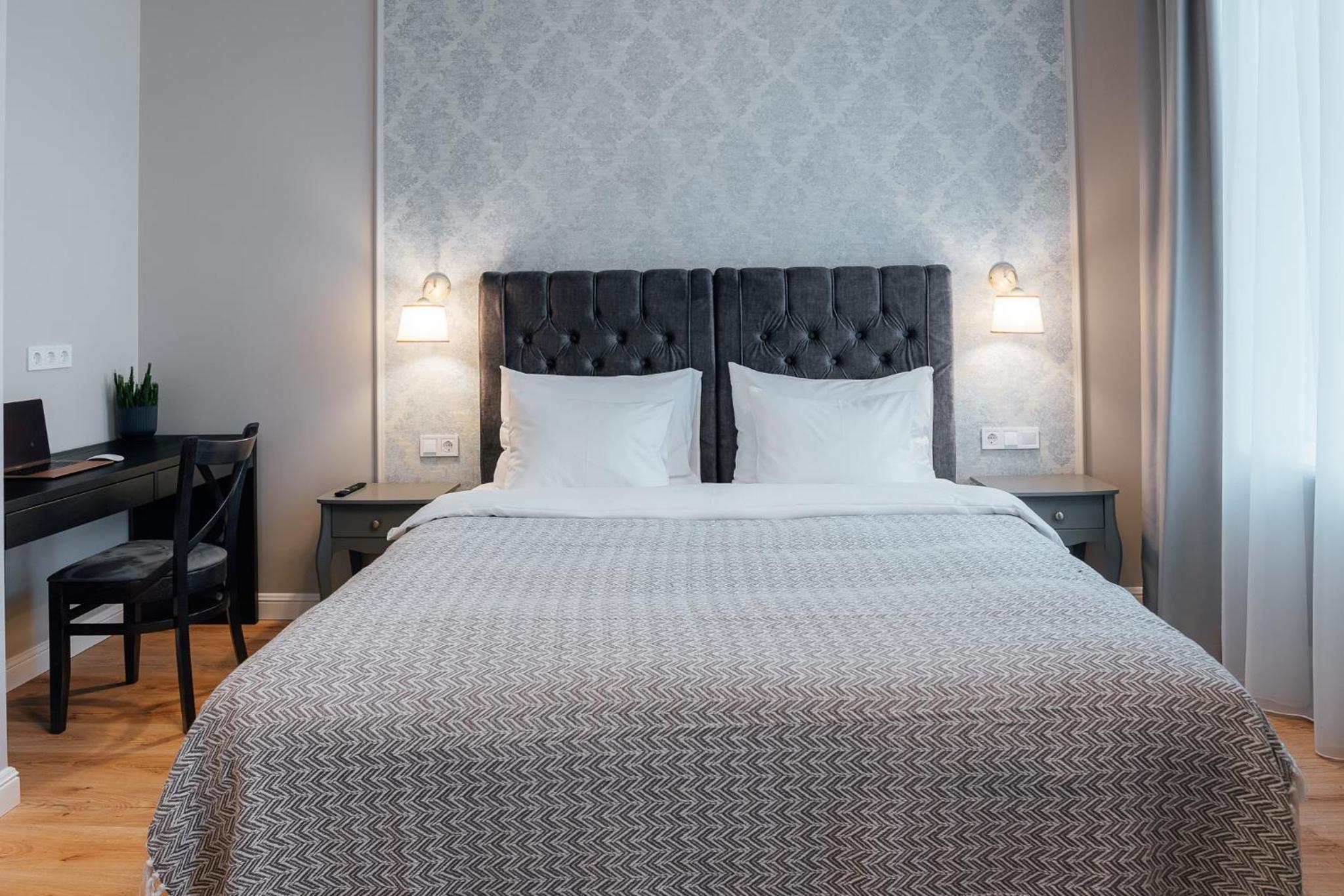 Large Double Room - Photo 10
