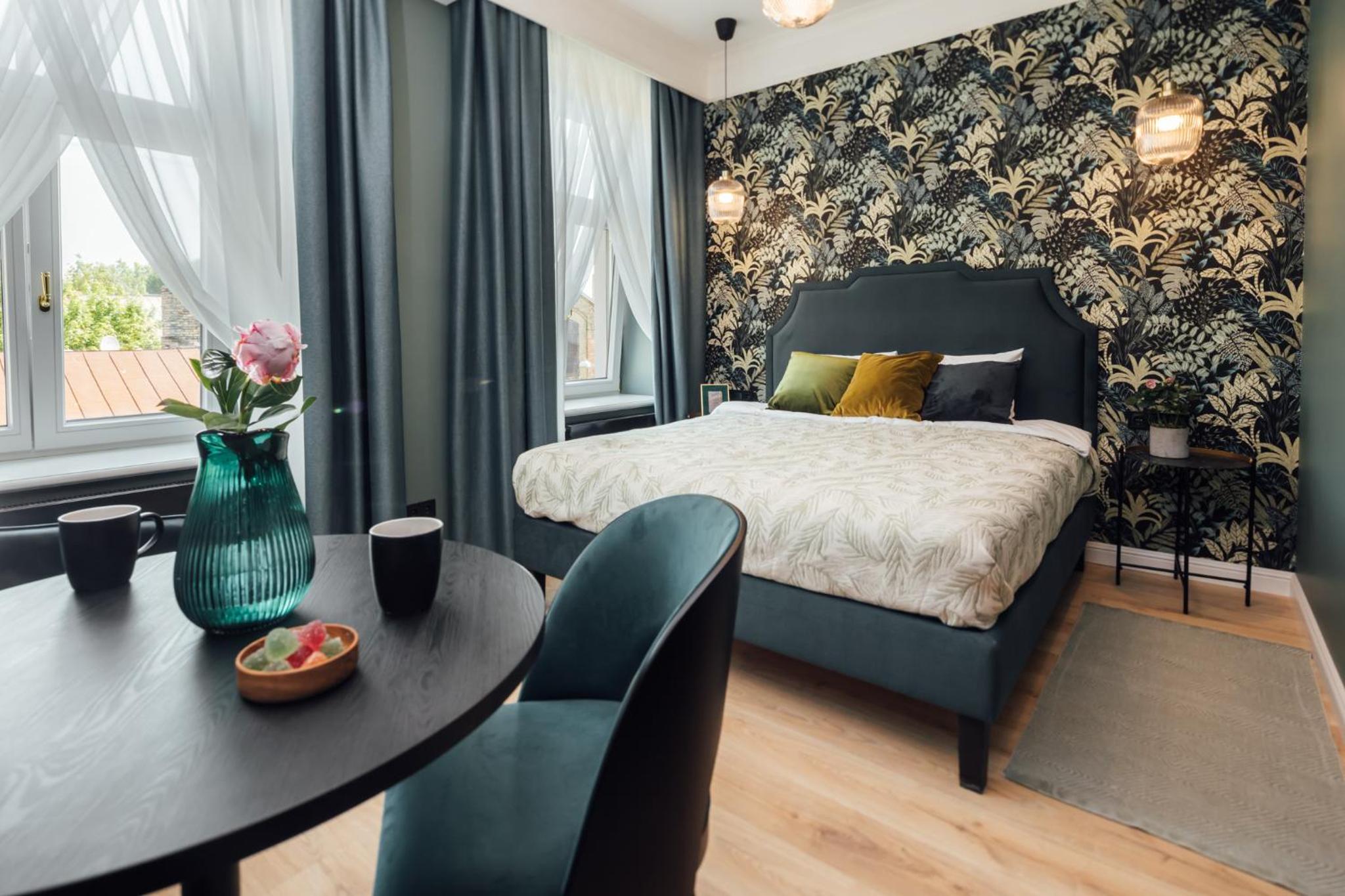 Large Double Room - Photo 1