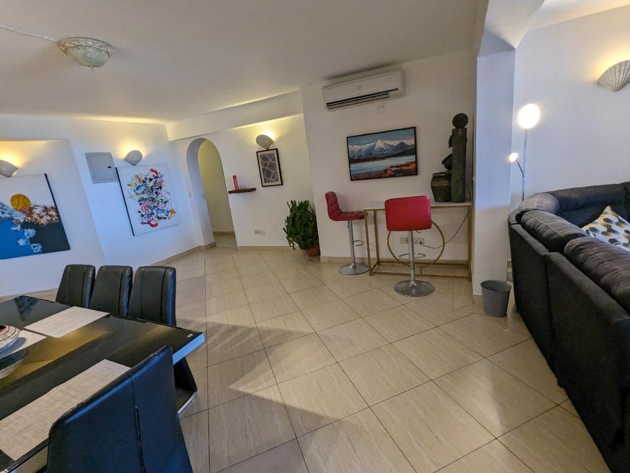 Three-Bedroom Apartment photo 2