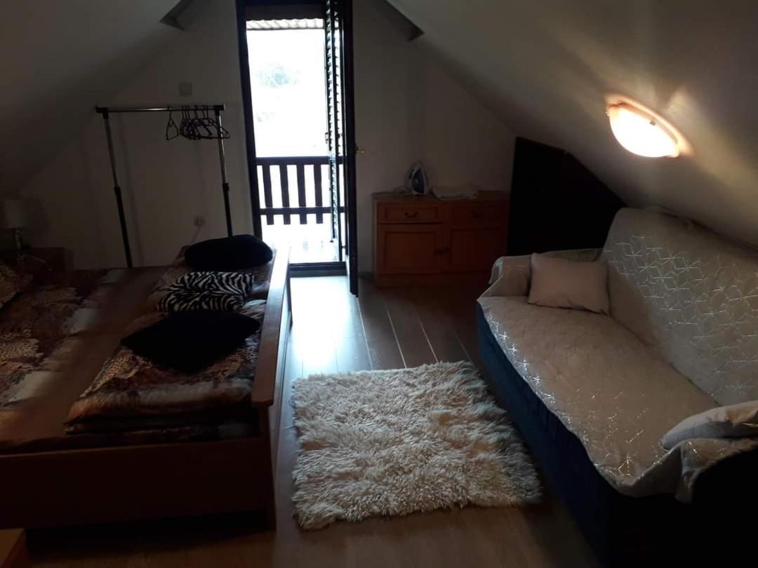 One-Bedroom House photo 1