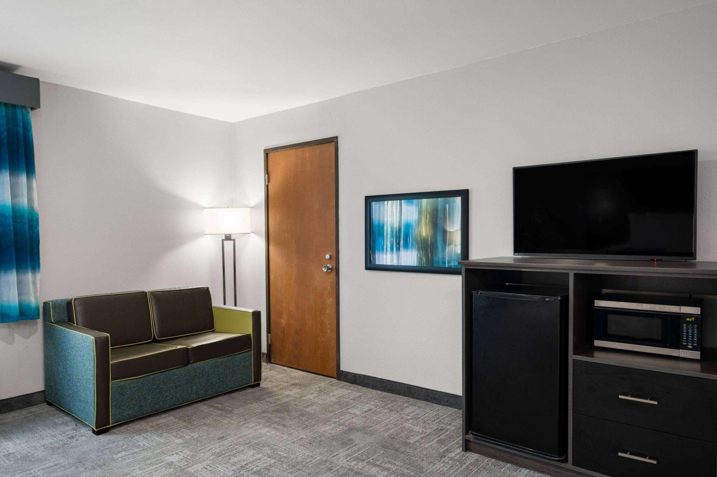 King Studio Suite - Non-Smoking - Photo 3