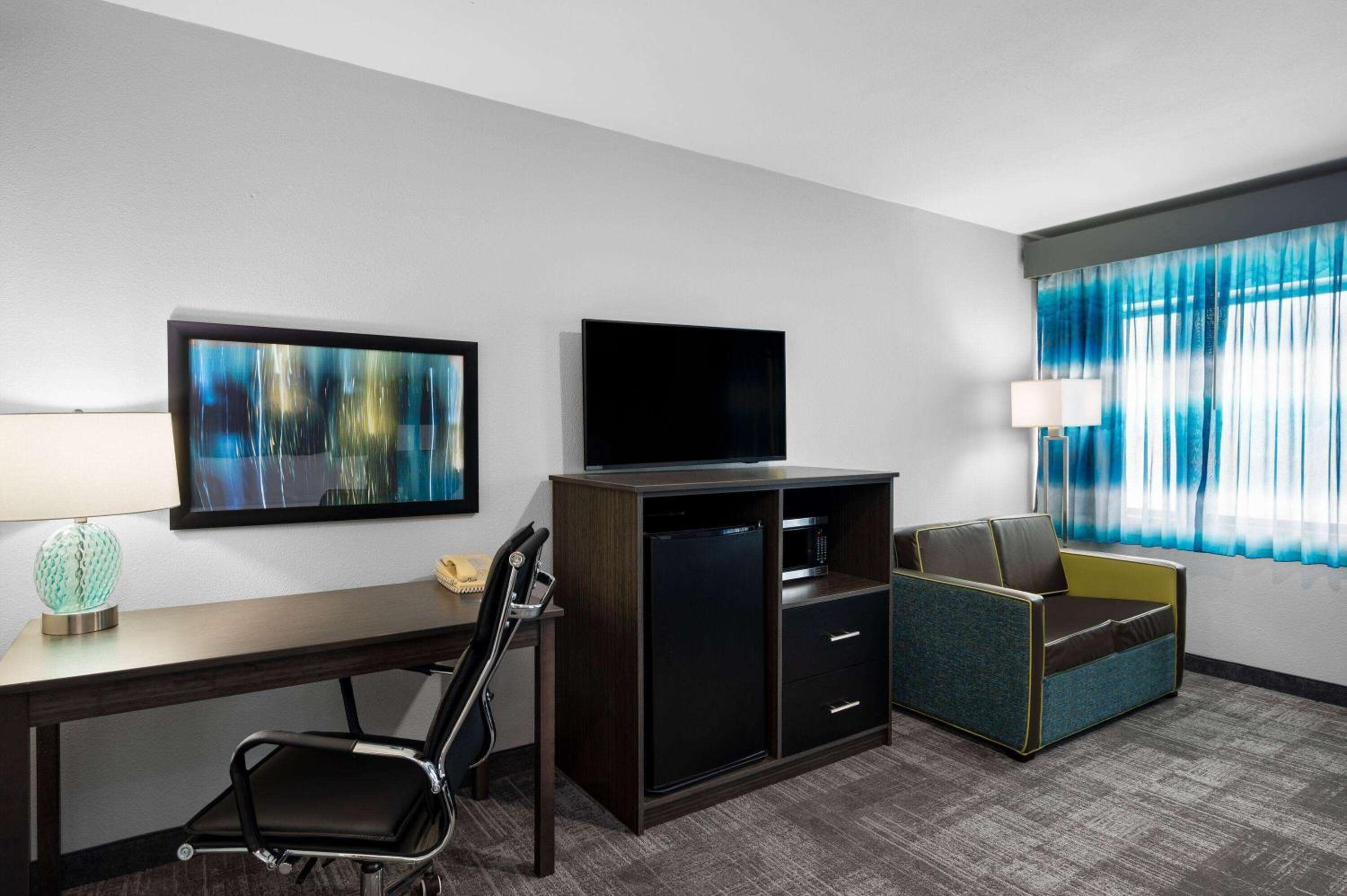 Studio Suite with Two Queen Beds - Non-Smoking - Photo 4