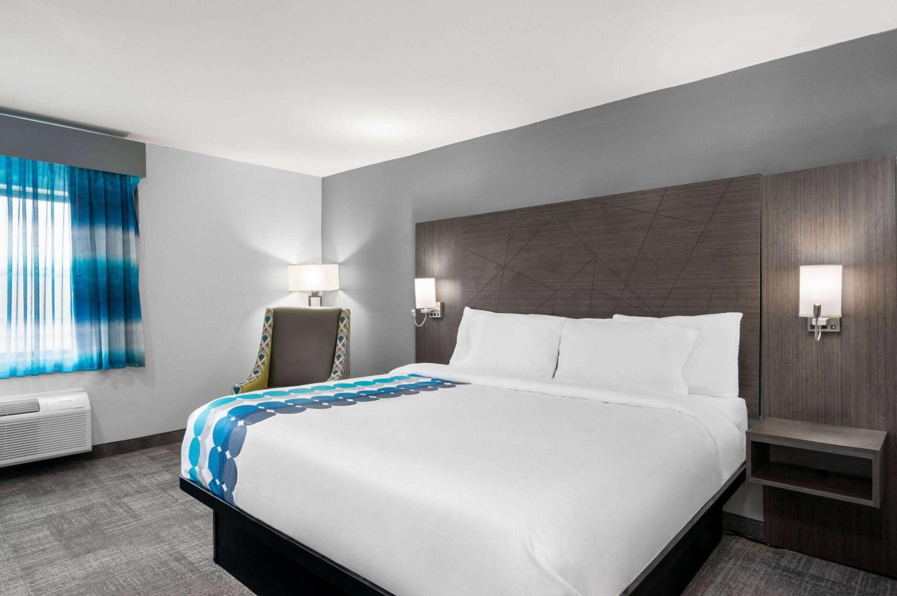 Deluxe King Room - Photo 1