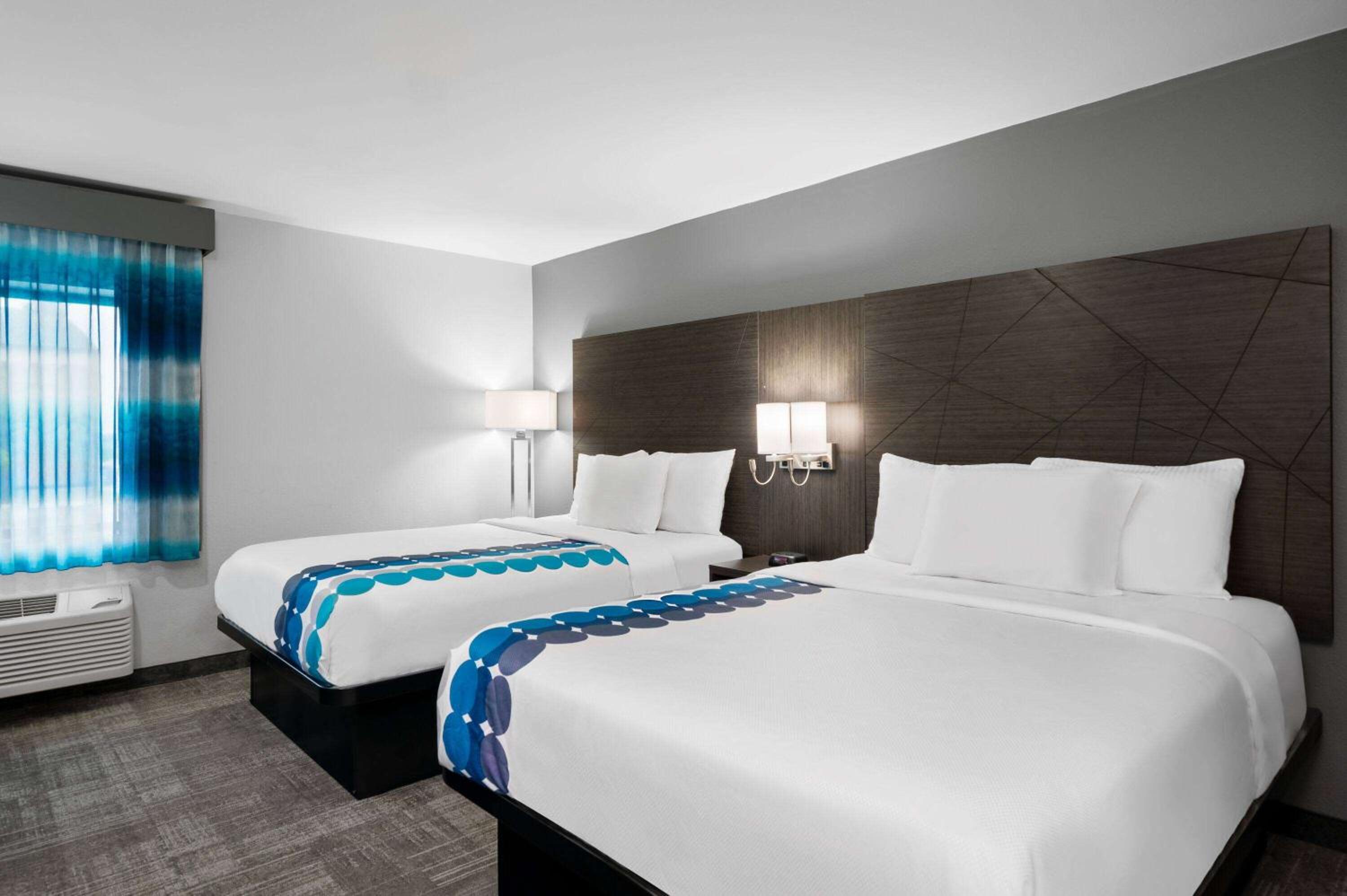 Deluxe Queen Room with Two Queen Beds - Non-Smoking - Photo 1