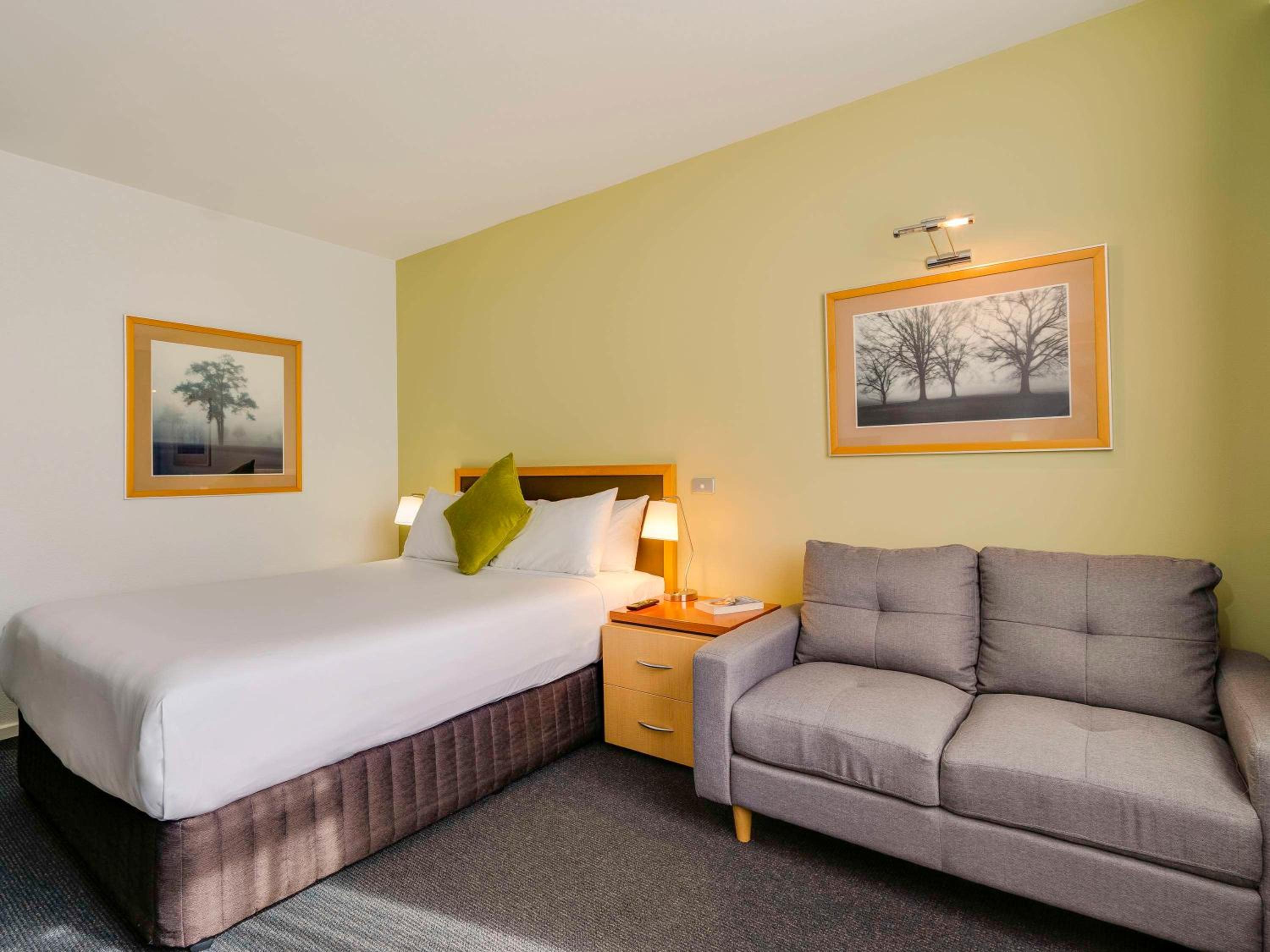 Standard Queen Room - Photo 9