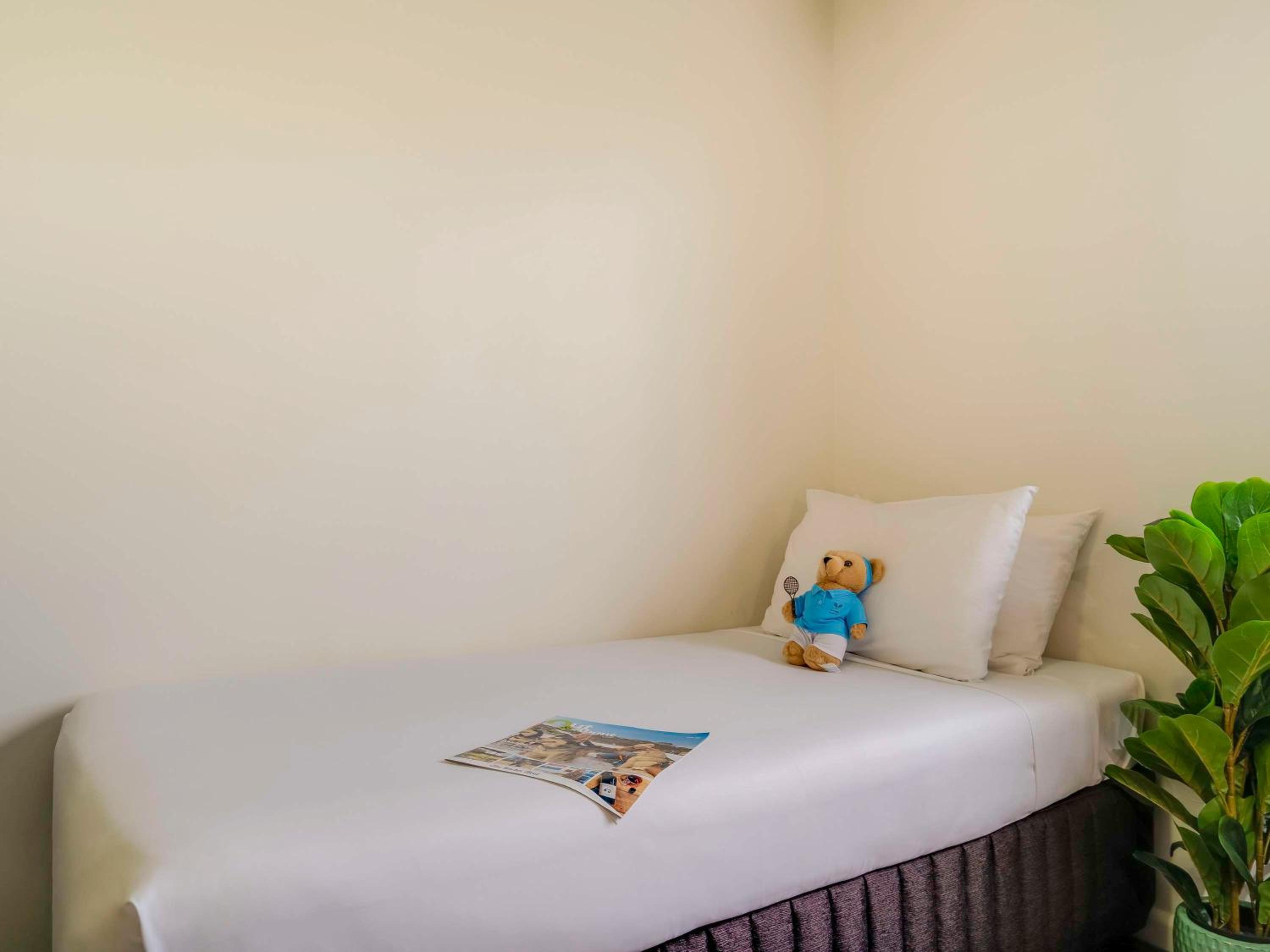 Superior Room with Queen and Twin Beds - Photo 4