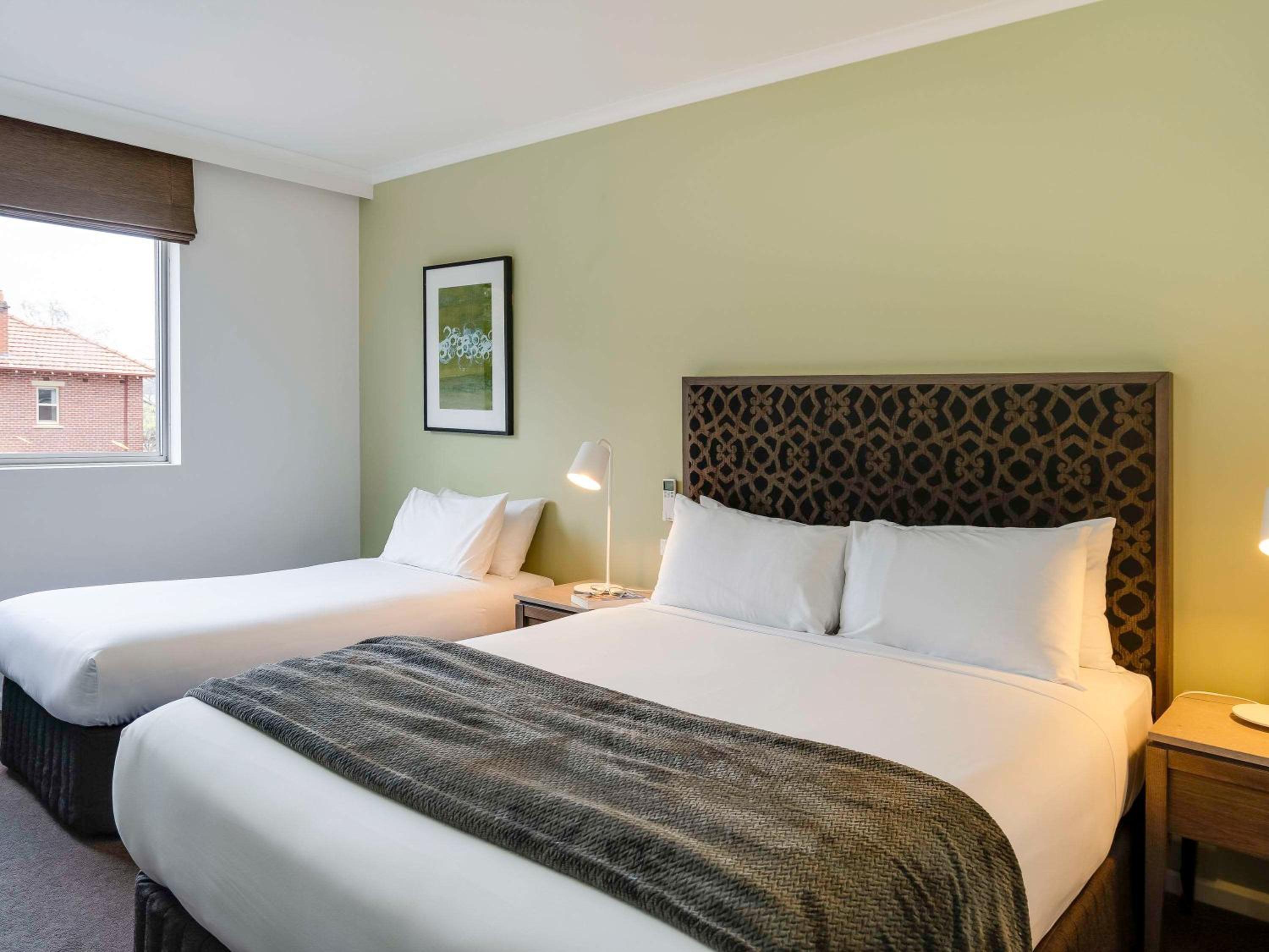 Superior Room with Queen and Twin Beds - Photo 3