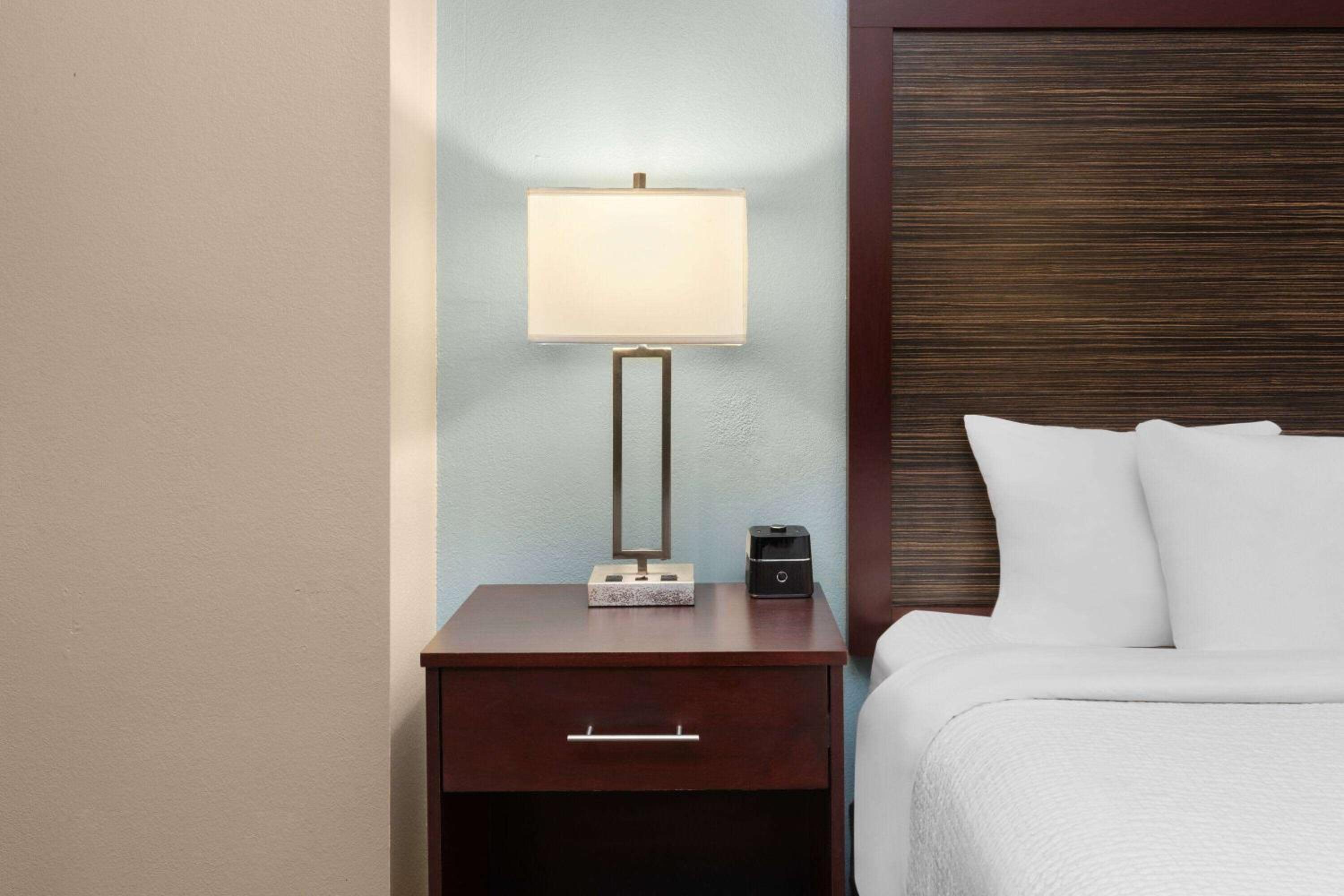 King Room - Non-Smoking - Photo 1