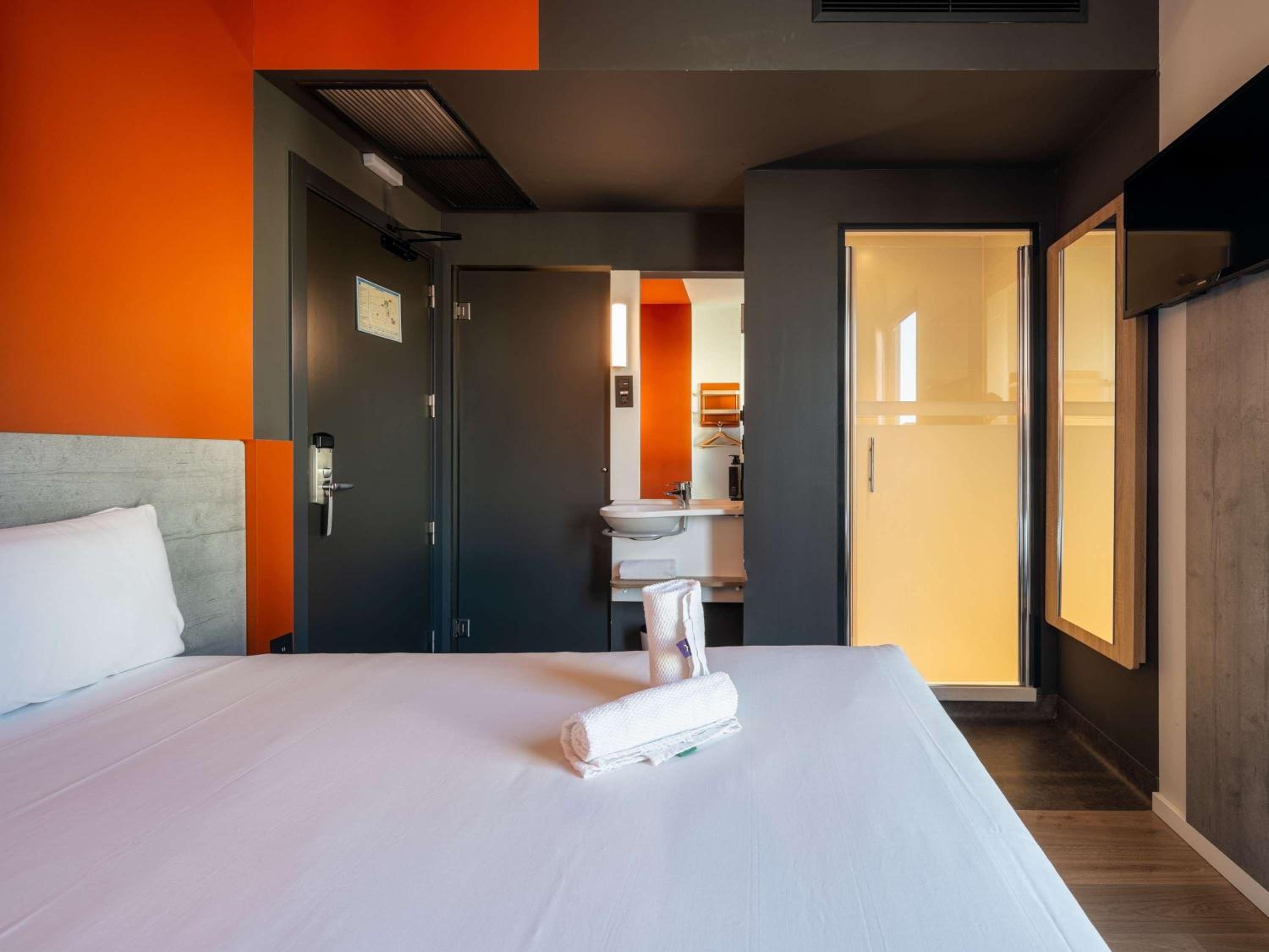 Standard One Double Bed - Photo 1