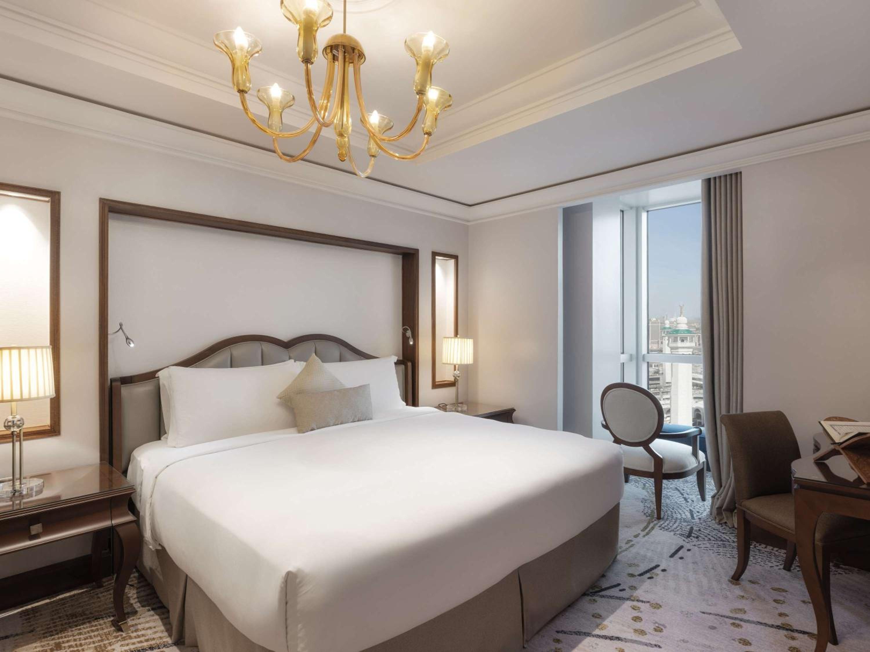 Royal Two-Bedroom Suite with Partial Kaaba View - Photo 4