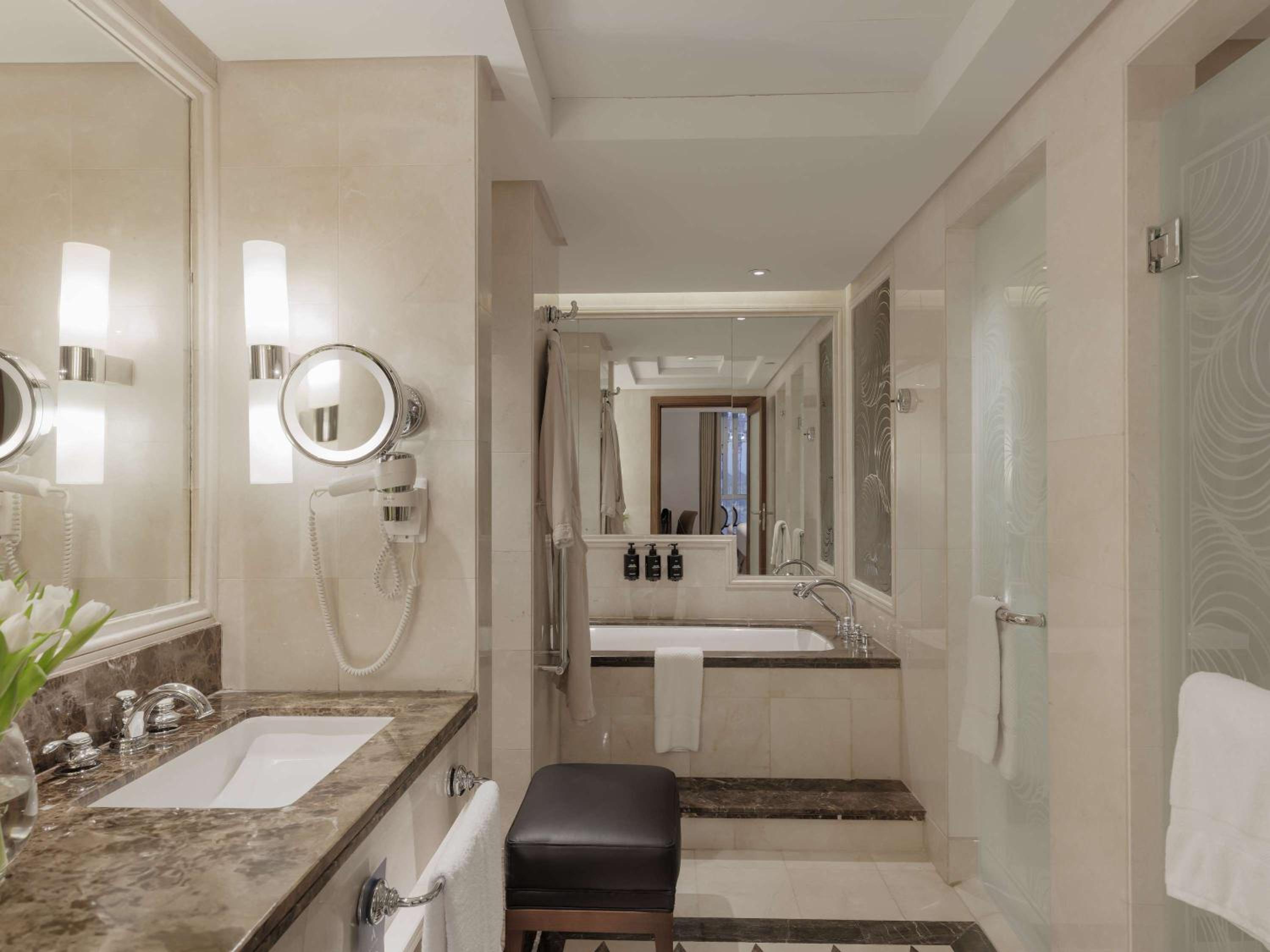  Deluxe One Bedroom Suite Partial Kaaba View - Photo 10