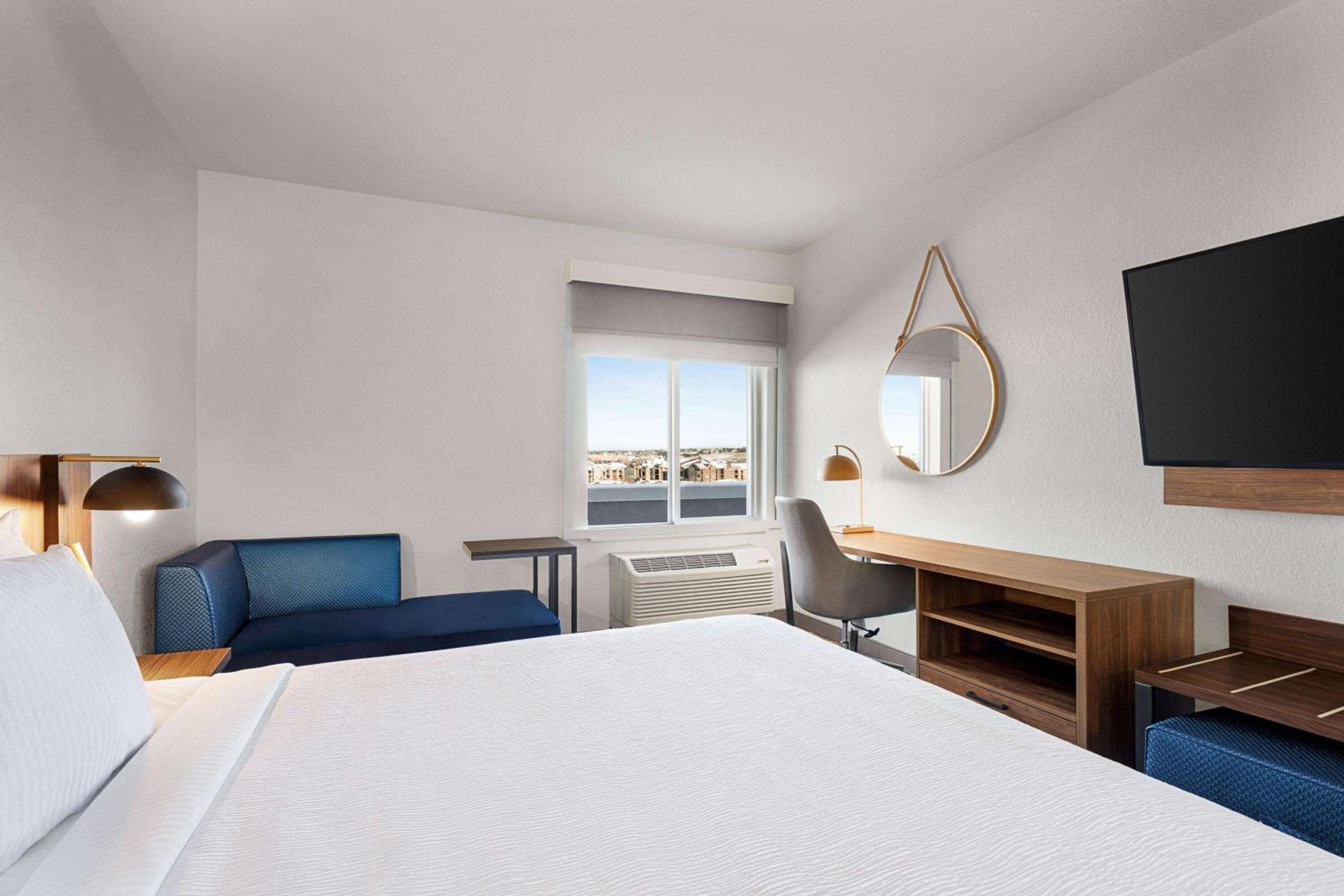 King Room - Non-Smoking - Photo 3