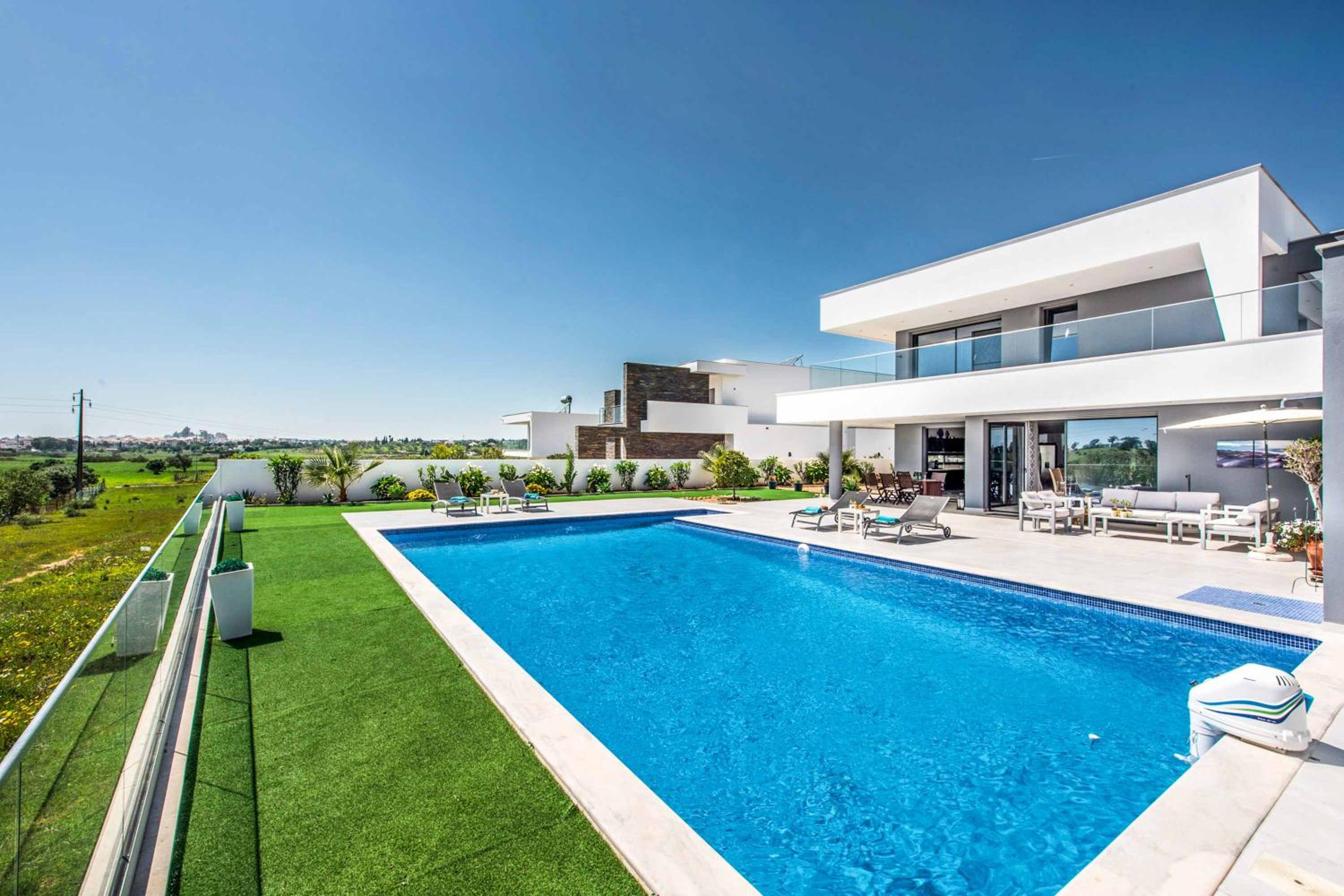 Three-Bedroom Villa photo 2