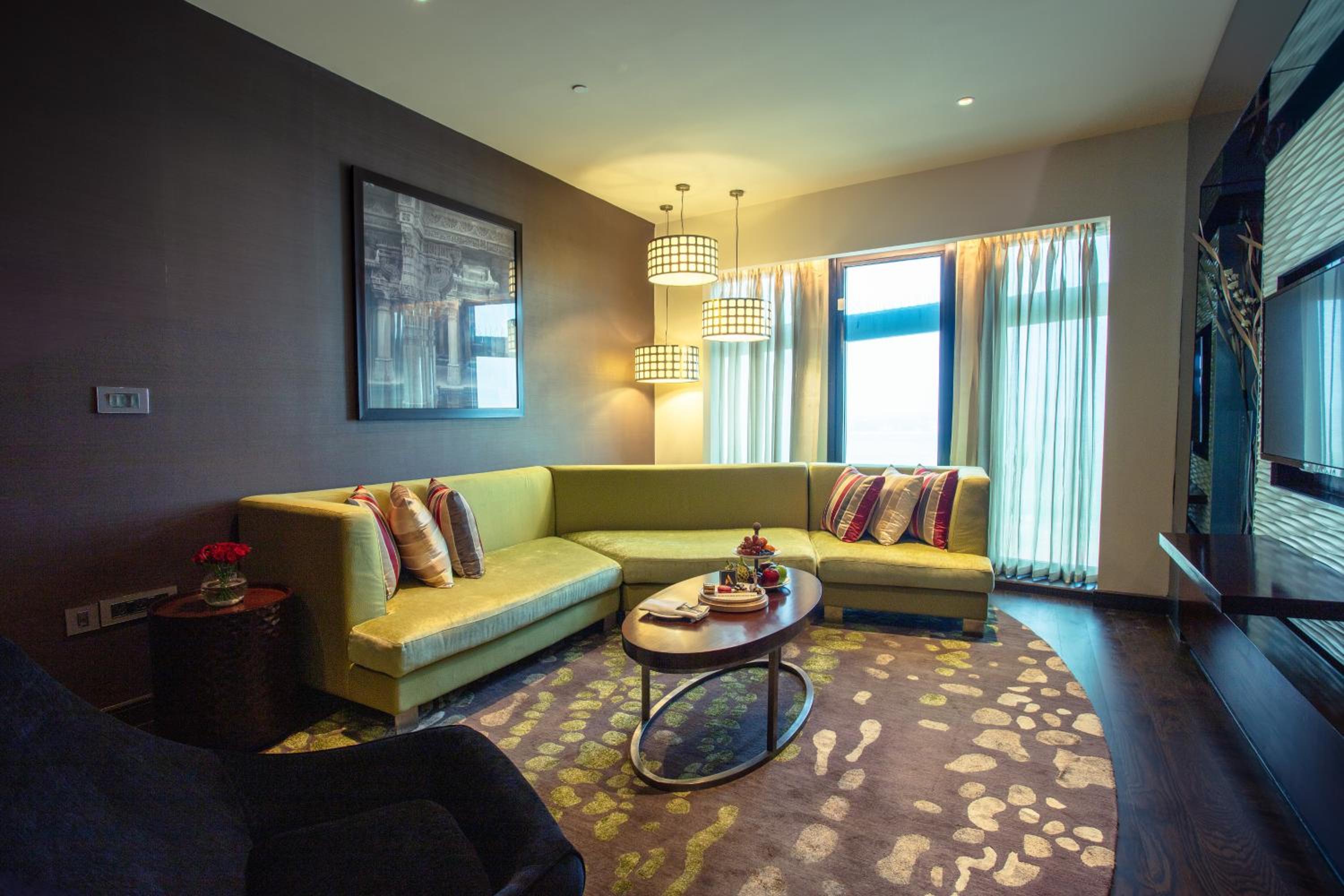 Presidential King Suite with Airport View and 20% discount on food, beverages, spa and laundry | Complimentary one way airport transfer | Lounge access and cocktail hours thumbnail 5