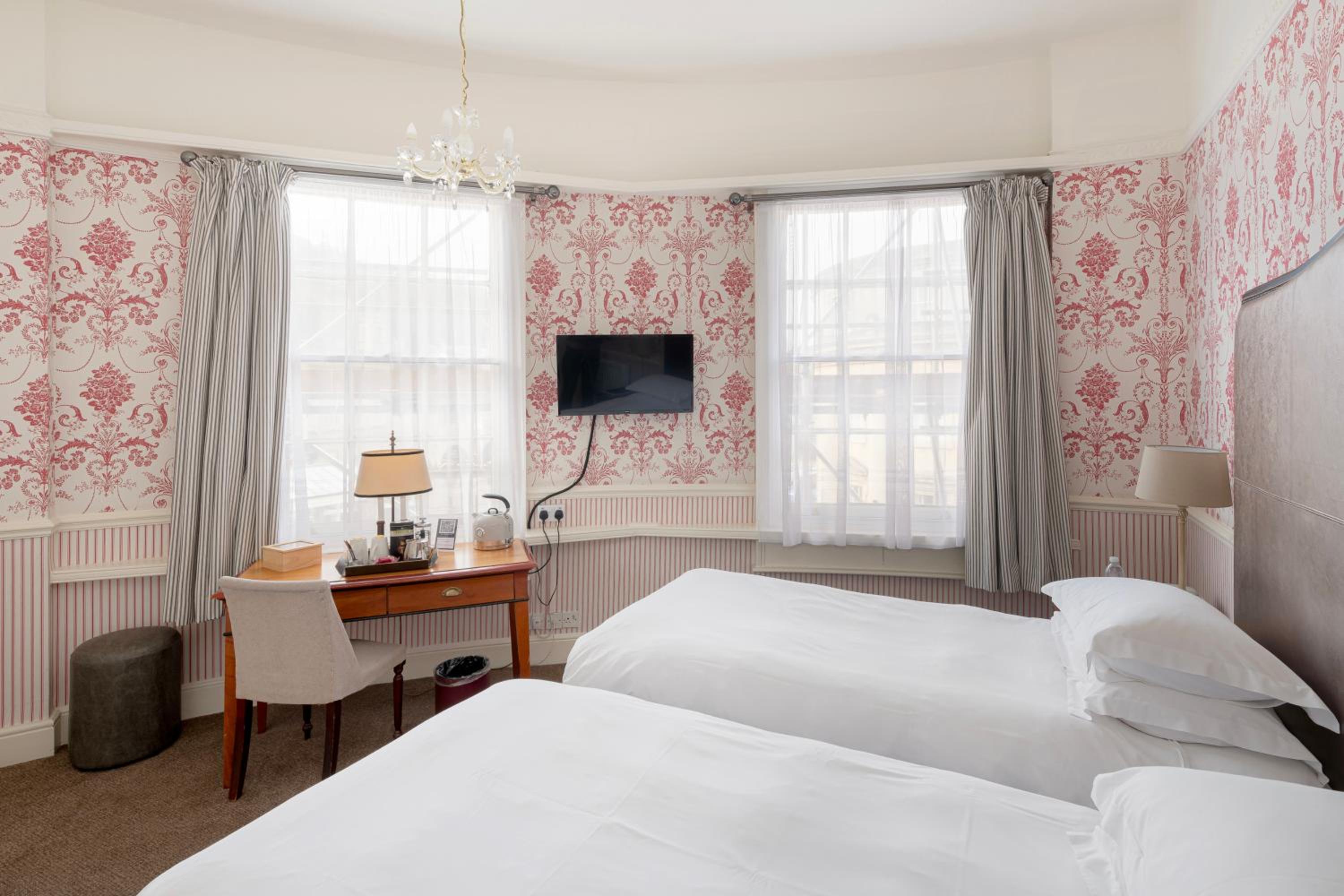 Classic Double or Twin Room photo 3