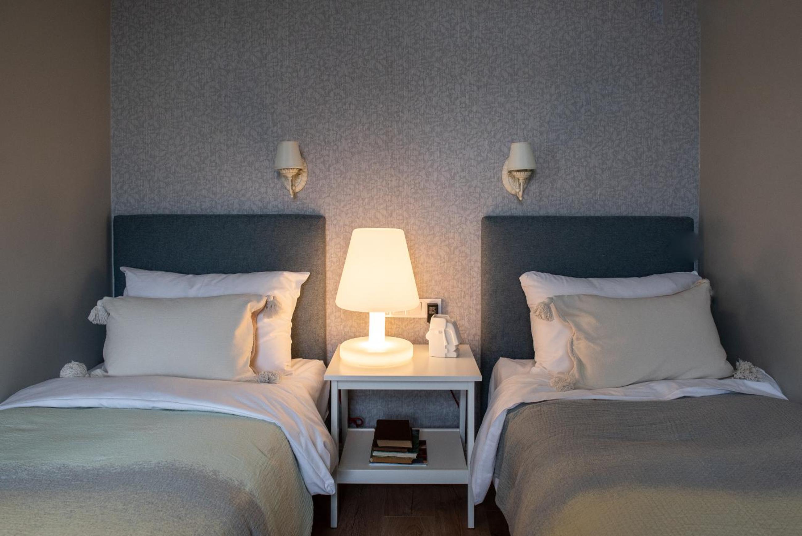 Large Twin Room - Photo 3