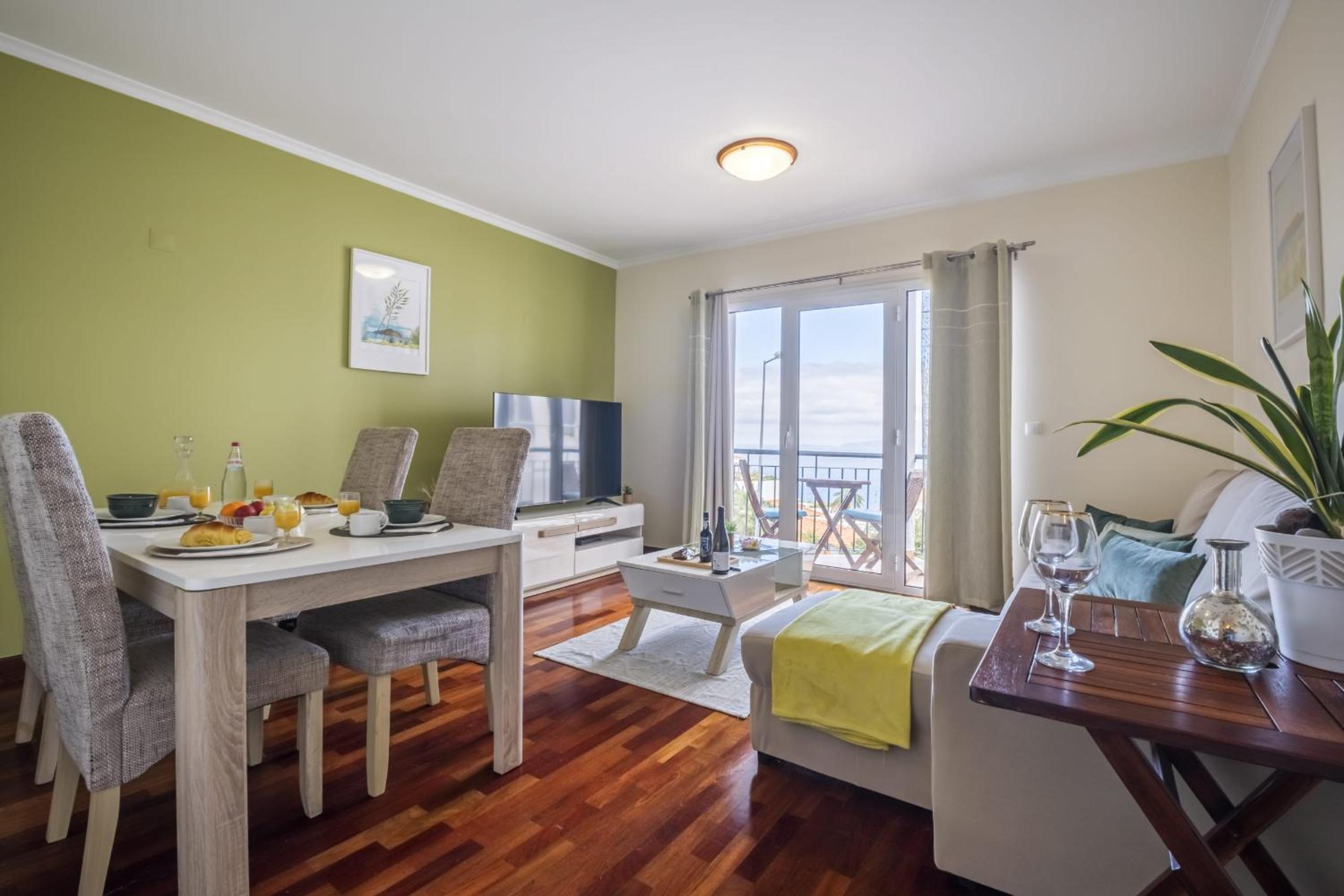Apartment with Sea View photo 2