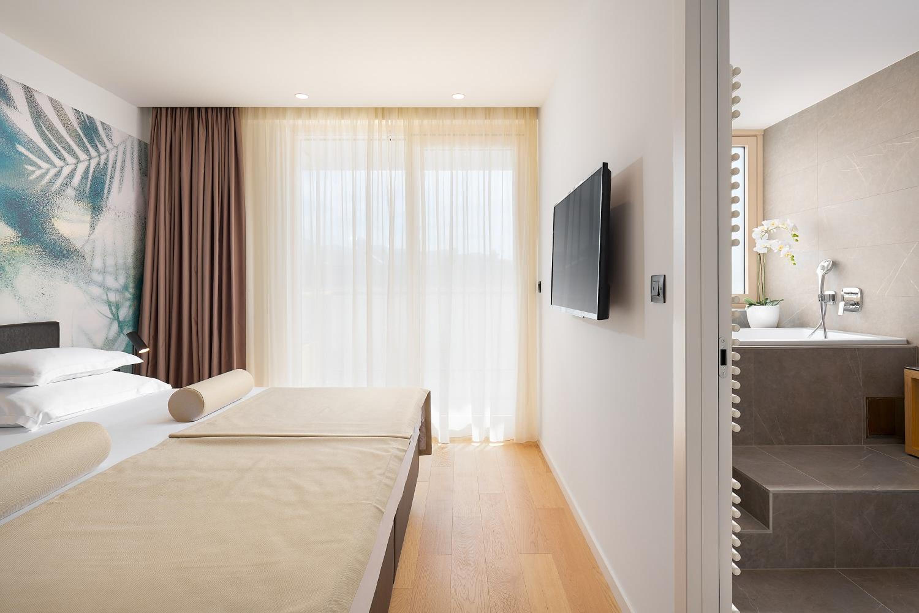 Two-Bedroom Apartment with Terrace, Sea View and Jacuzzi photo 3