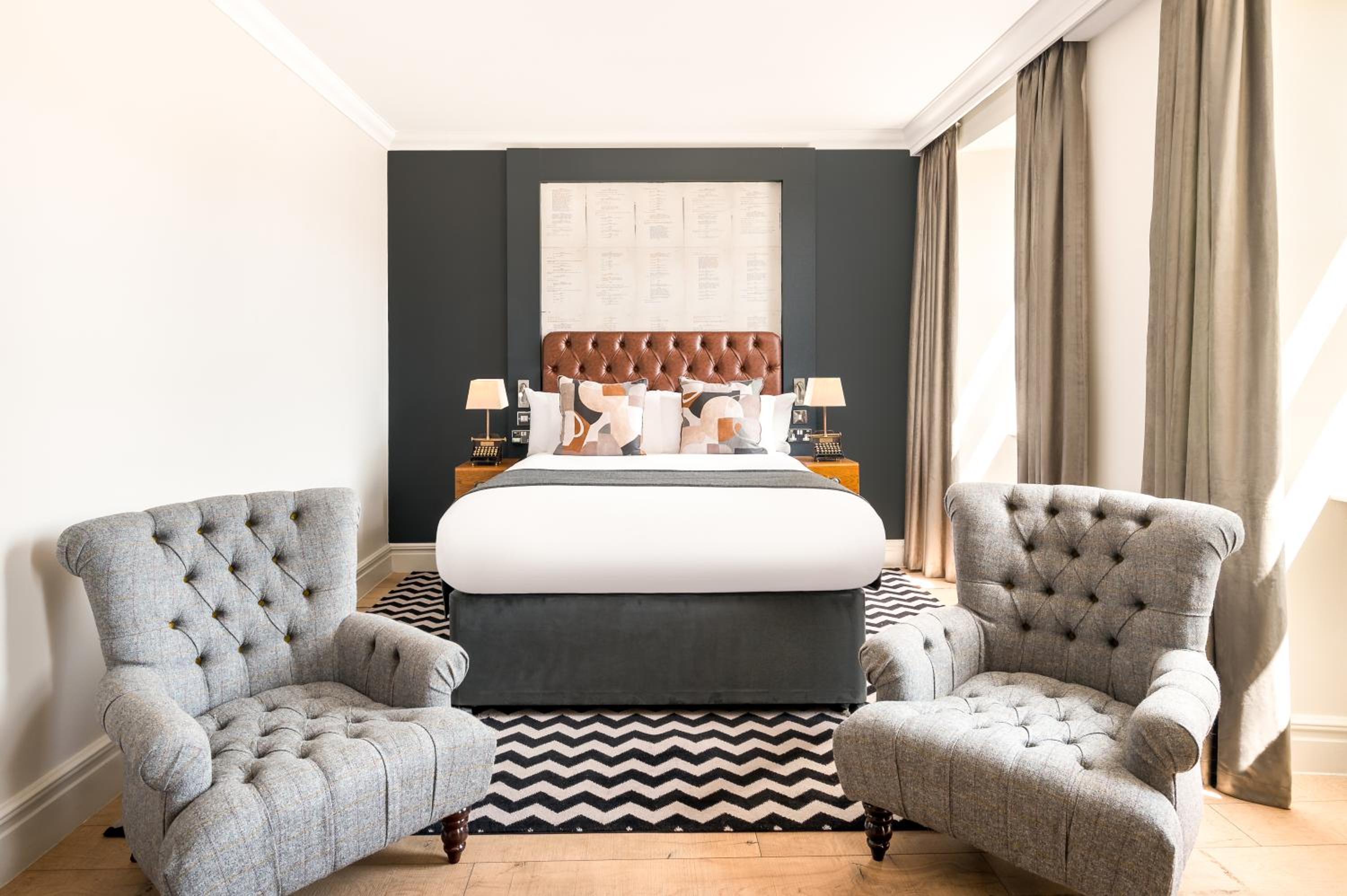 Queen Suite with City View - Photo 1