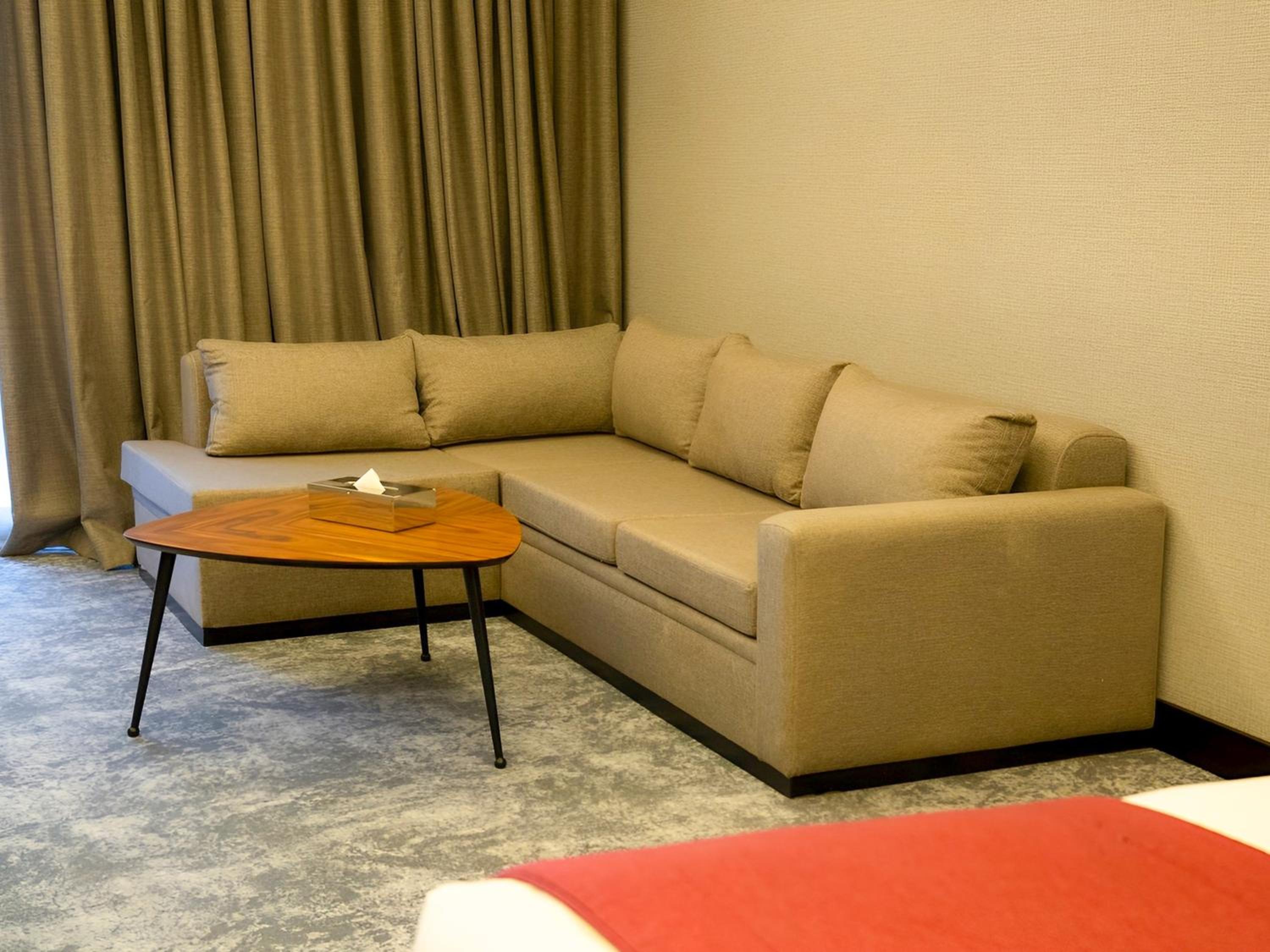 Junior King Suite photo 2