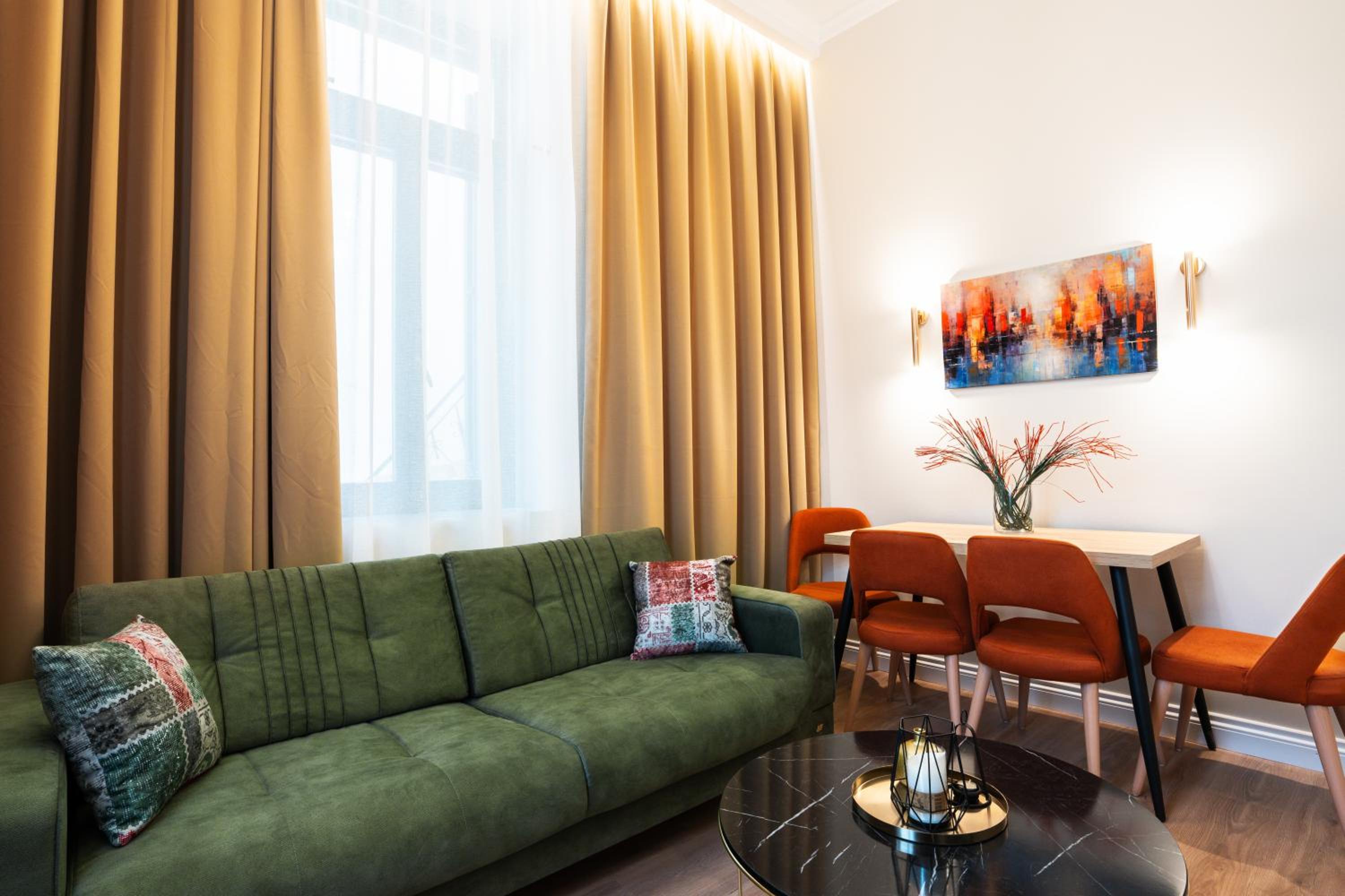 House M | Neoclassical | Raised Ground Floor photo 2