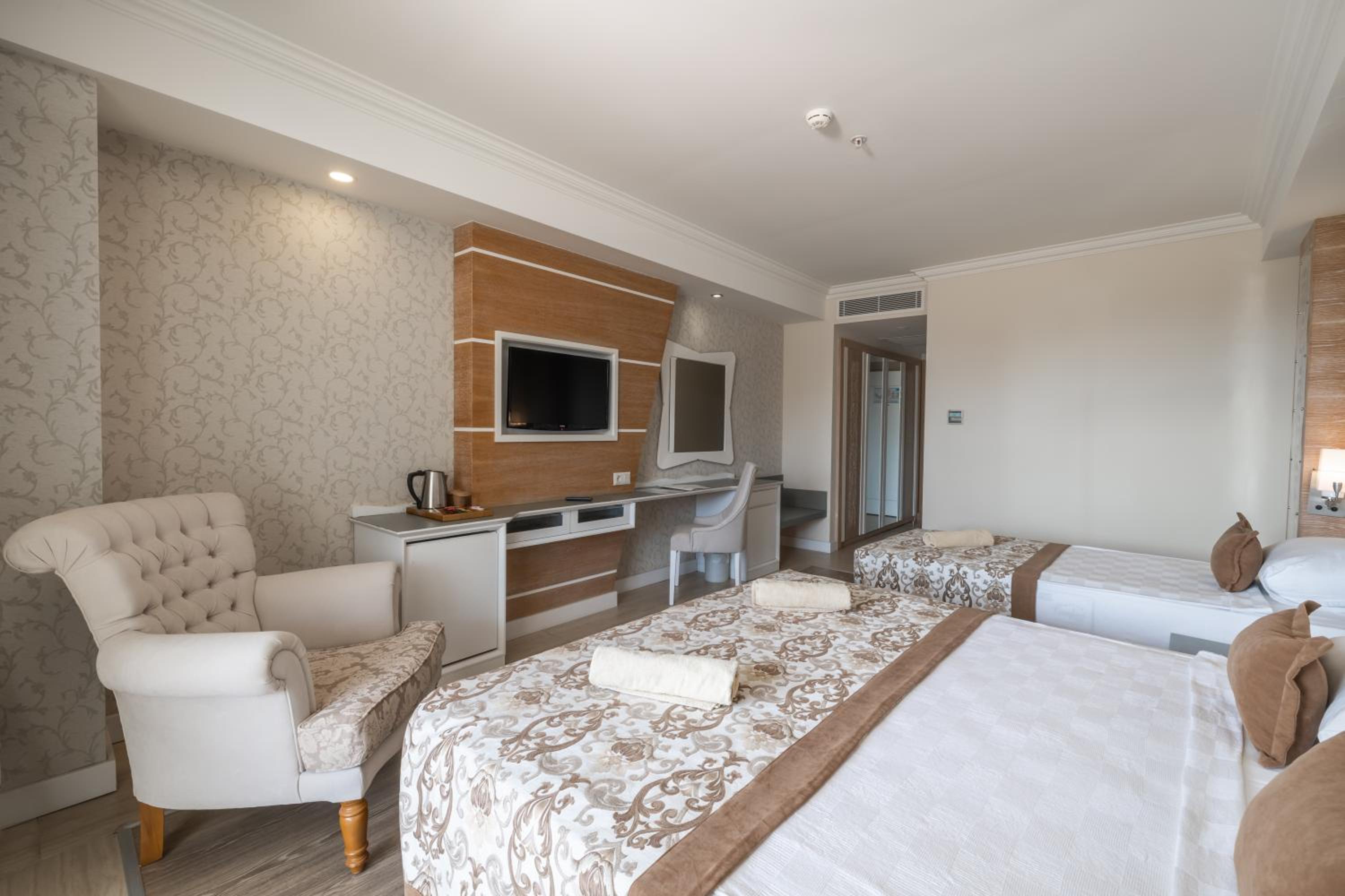 Standard Double or Twin Room photo 3