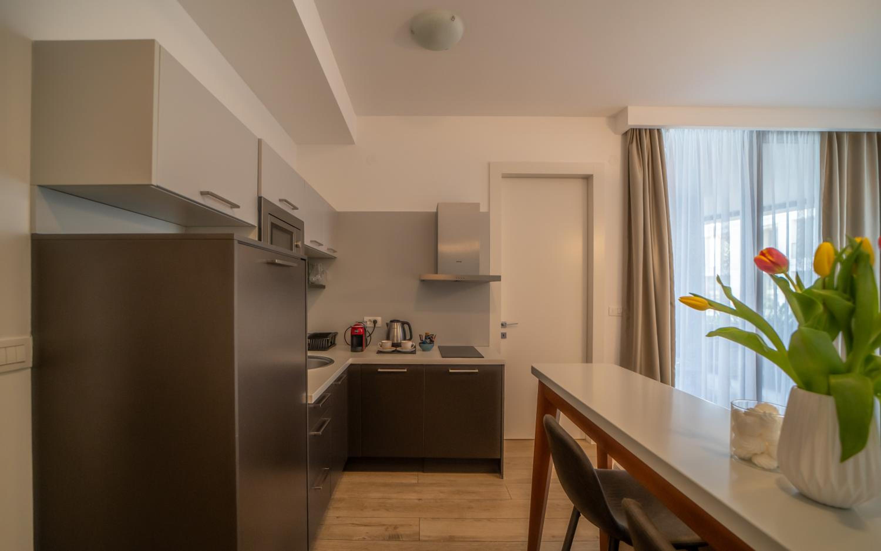 Apartment with Side Sea View - Photo 8
