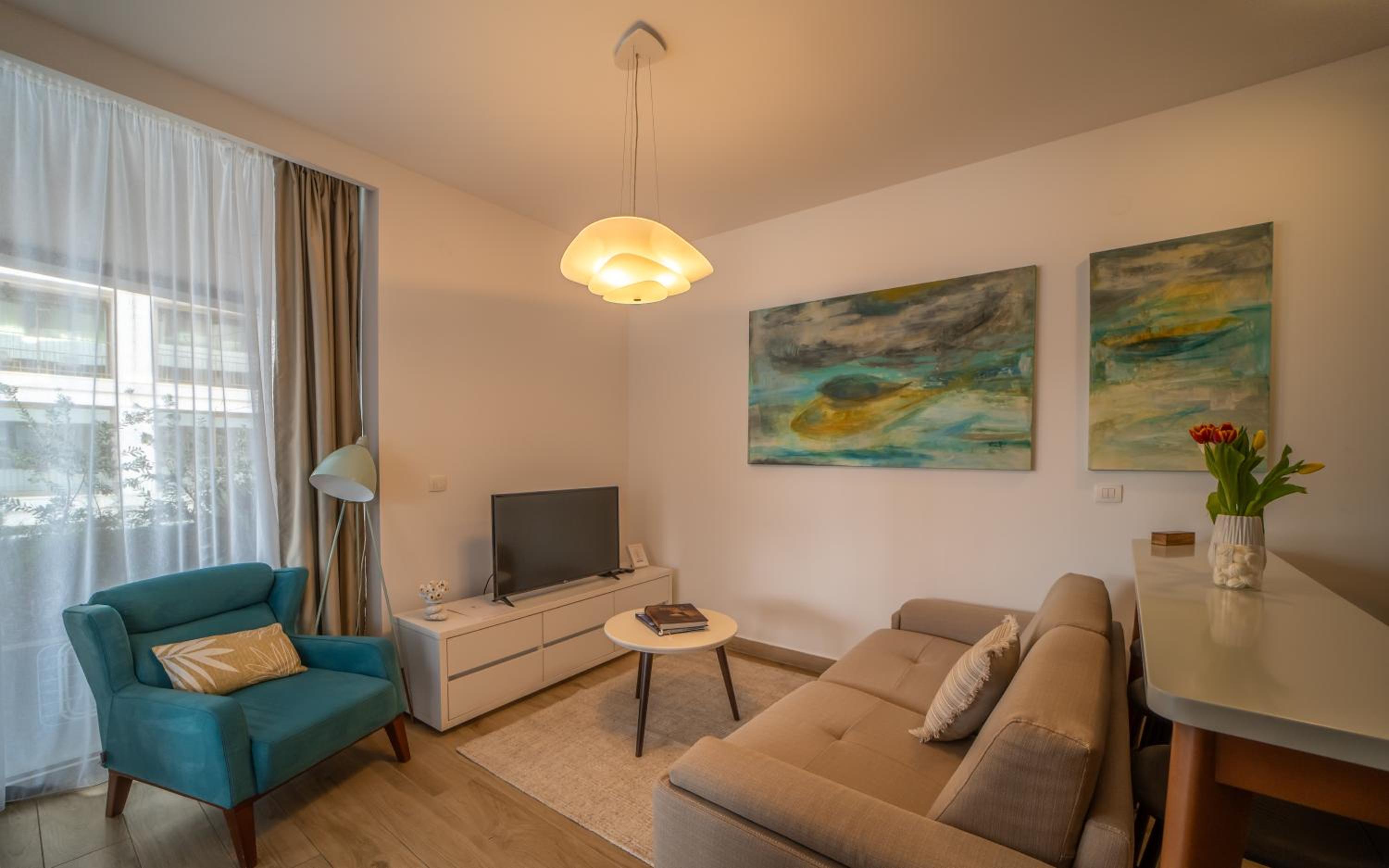 Apartment with Side Sea View - Photo 2