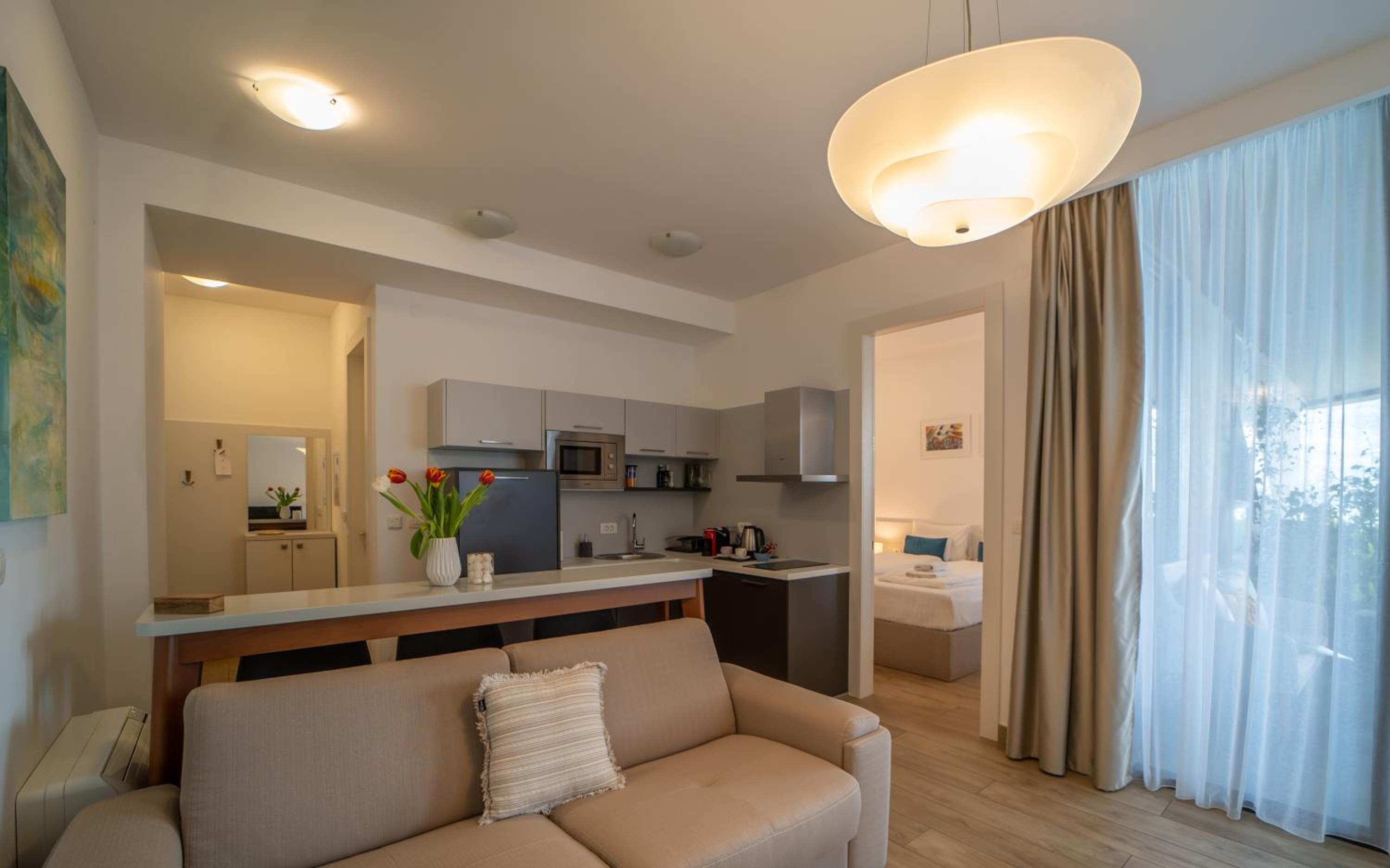Apartment with Side Sea View - Photo 7